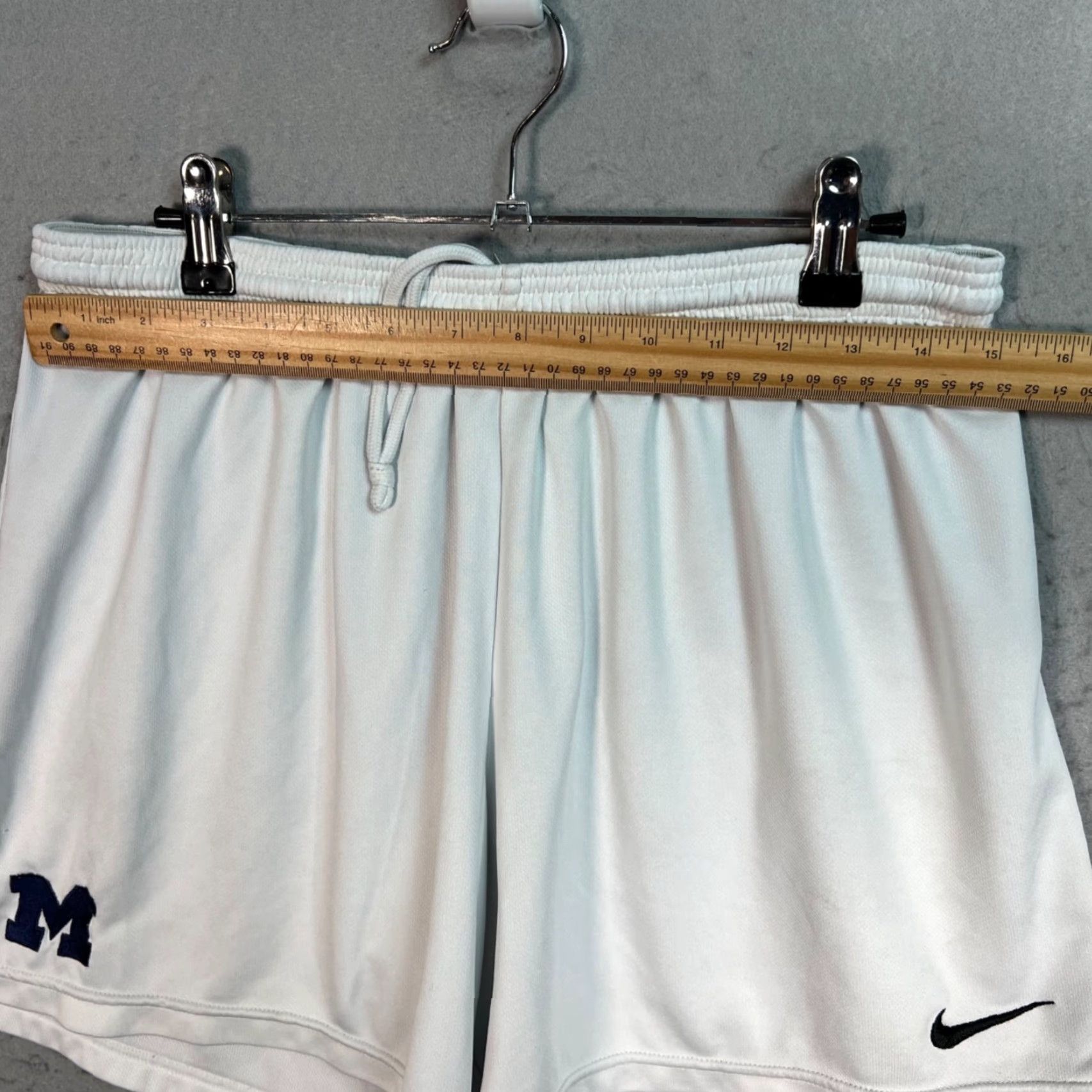 Nike VINTAGE Nike Dri-Fit Womens Large White Athletic Shorts Michigan Wolverines Size 36" / US 14 / IT 50 - 4 Thumbnail