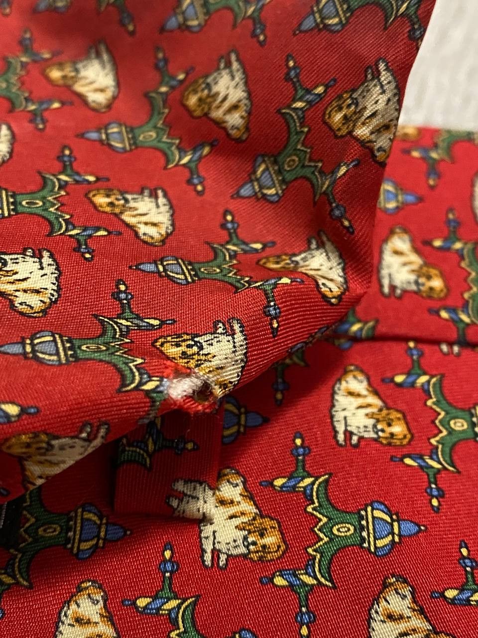 Salvatore Ferragamo Vintage Tie Salvatore Ferragamo Monogram God Red 100% Silk Size ONE SIZE - 4 Thumbnail