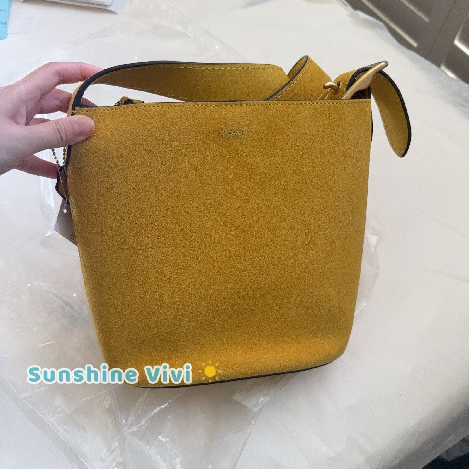 Coach NWT Coach Bleecker Bucket Bag 21 CCW84 suede yellow Size ONE SIZE - 9 Thumbnail
