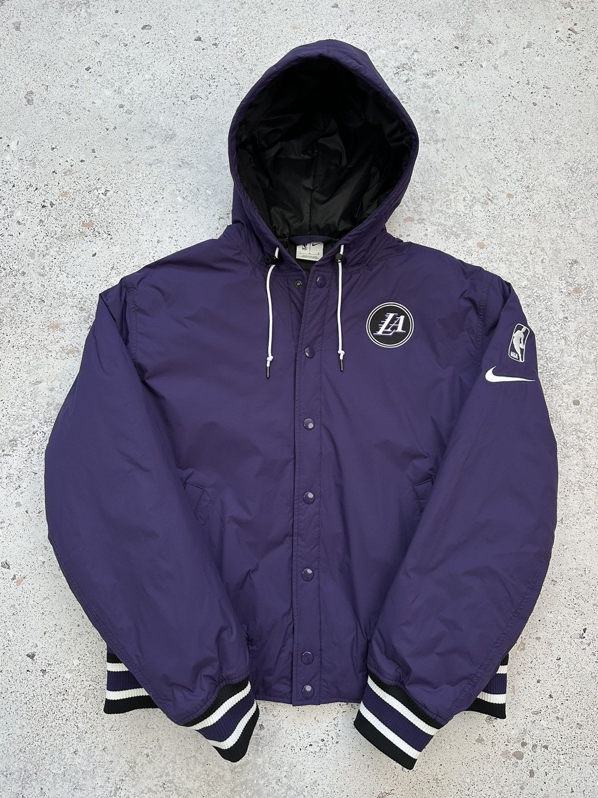 NBA × Nike NEW🔥 Nike Los Angeles Lakers LA Purple light jacket Men M Size US M / EU 48-50 / 2 - 4 Thumbnail