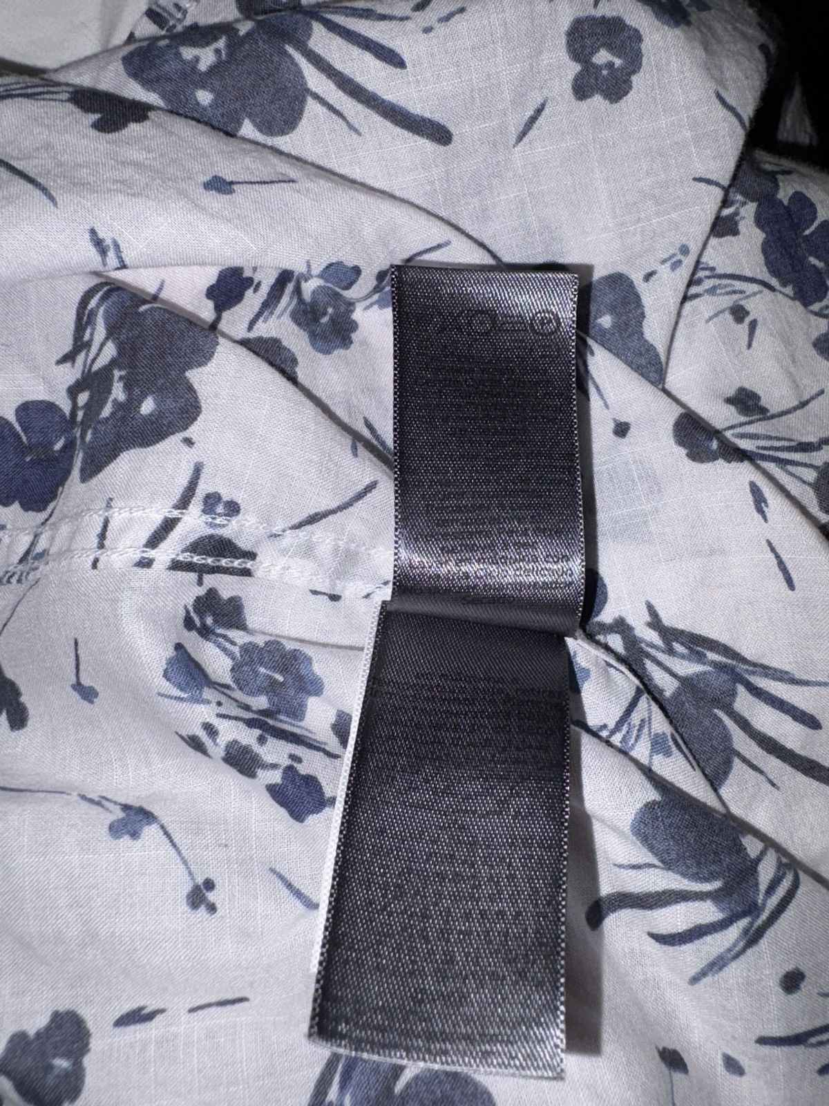 John Varvatos John Varvatos White Floral Button Down Size US L / EU 52-54 / 3 - 4 Thumbnail