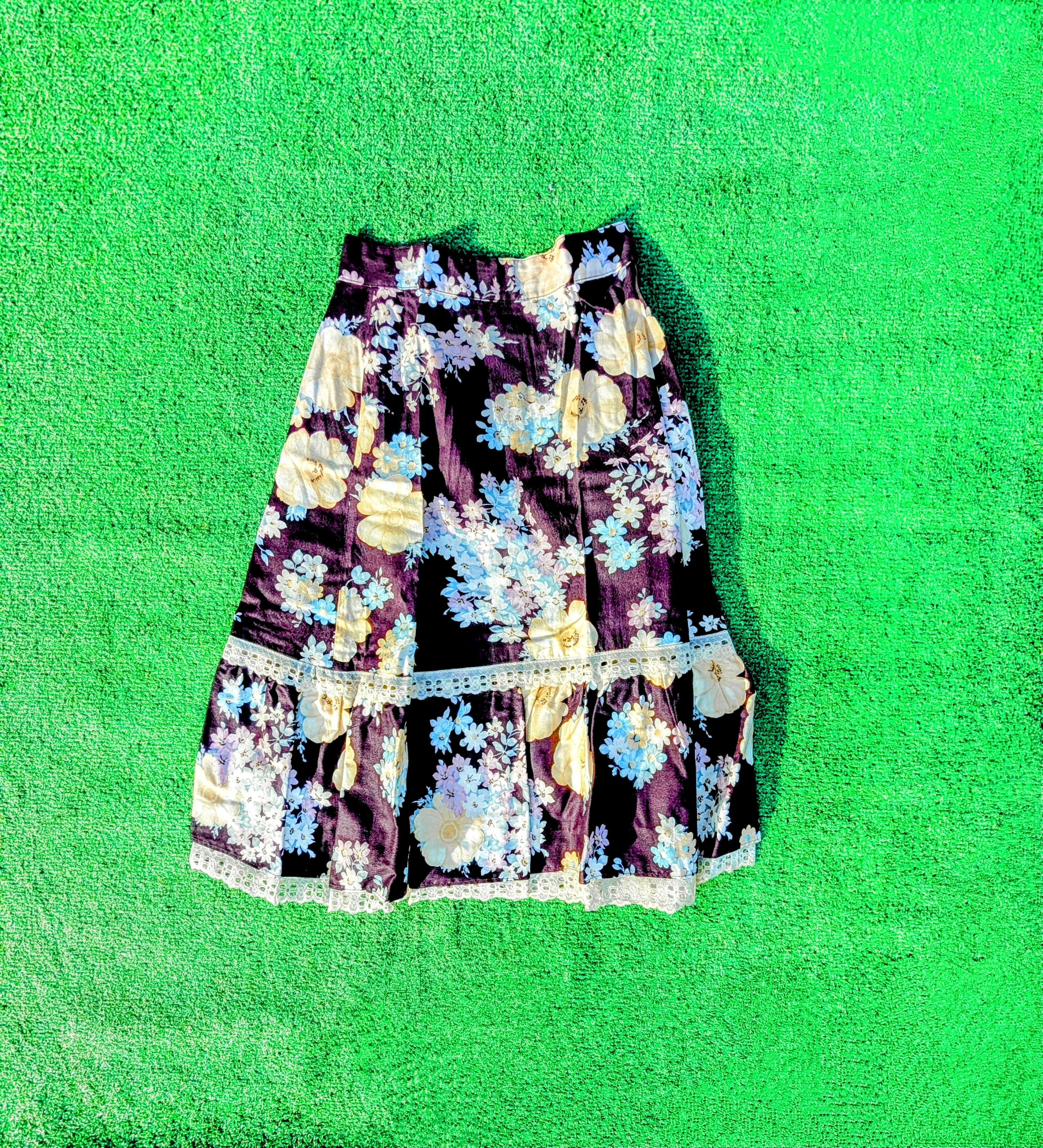 Other 1980s USA Petite 5/6 Floral 2-Tier Lace A-Line Maxi Skirt Size 28" / US 6 / IT 42 - 7 Thumbnail