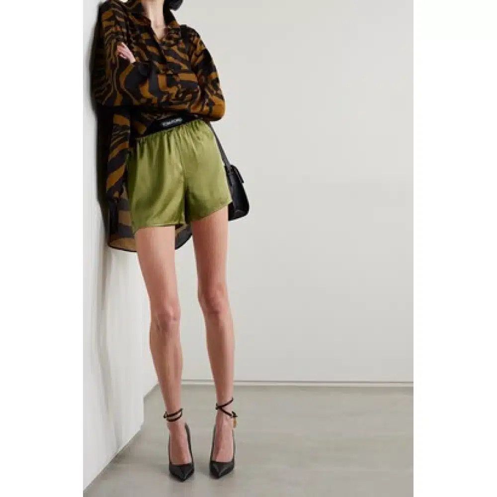 Tom Ford o1loc1c1124 SH0021 Satin Short in Army Green Size 28" / US 6 / IT 42 - 3 Thumbnail