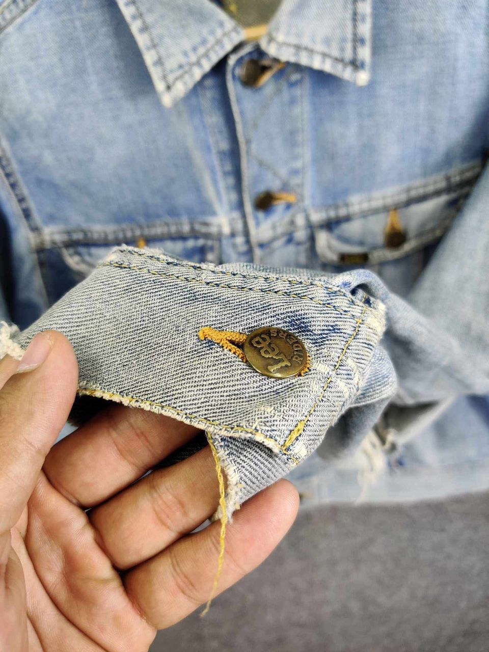 Lee Vintage Trashed Lee Riders Distressed Denim Trucker Jacket Size US M / EU 48-50 / 2 - 12 Thumbnail