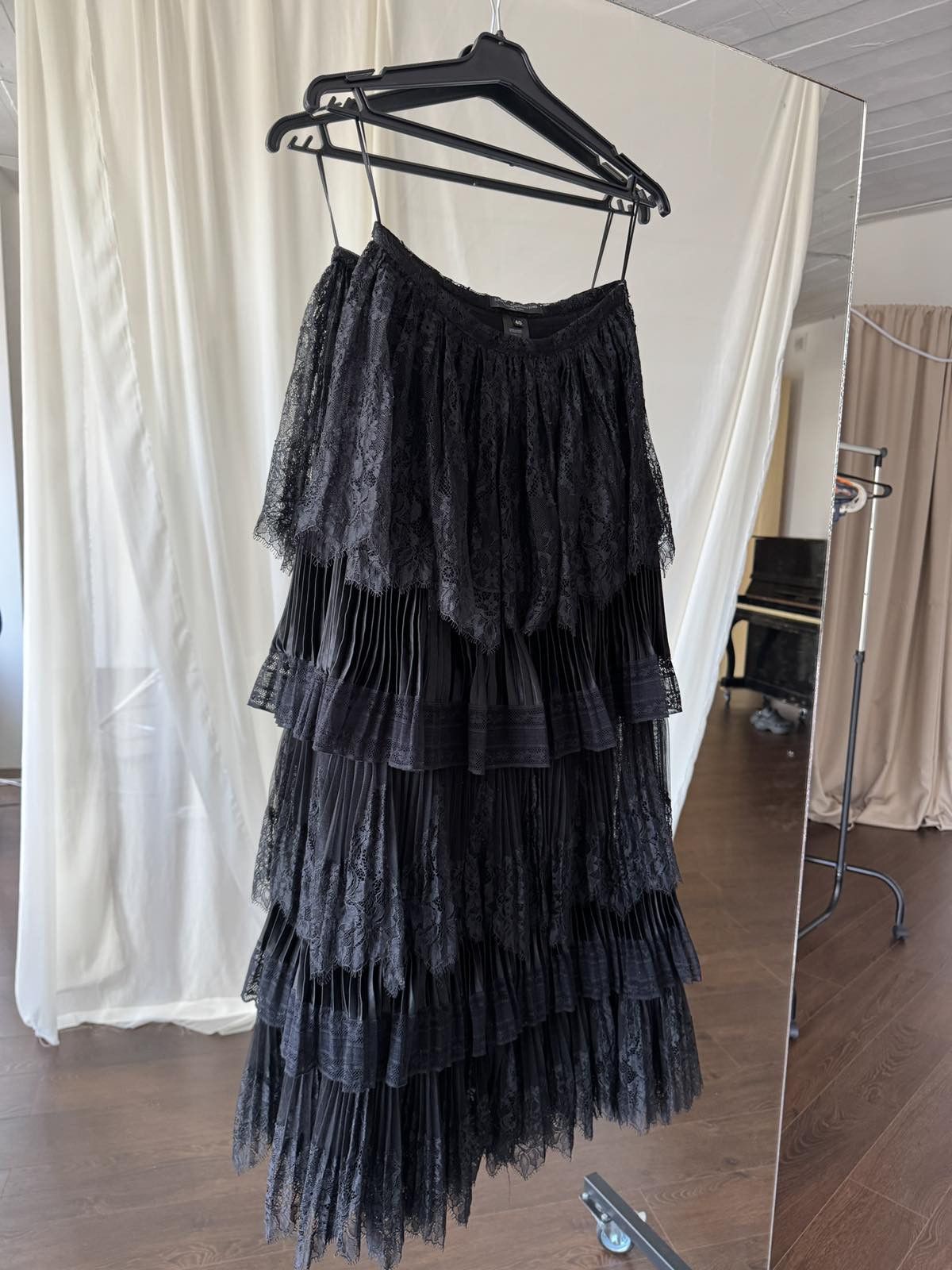 Ermanno Scervino Rare Ermanno Scervino Black embroidered Floral Skirt Sz 40 Size 40" / US 18 - 4 Thumbnail