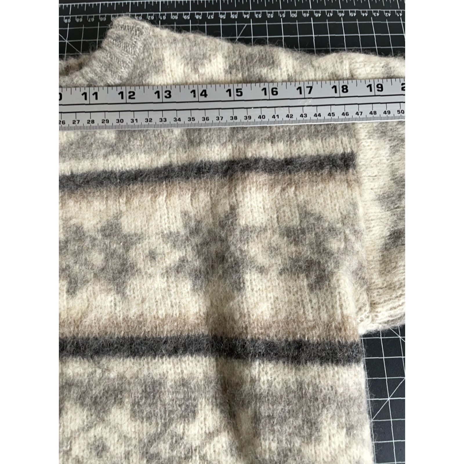 Vintage VINTAGE Hilda Sweater Women's Small Ivory Gray Snowflake Icelandic 60s Fair Isle Knit's Pullover Crew Neck Wool Jumper Size S / US 4 / IT 40 - 7 Thumbnail