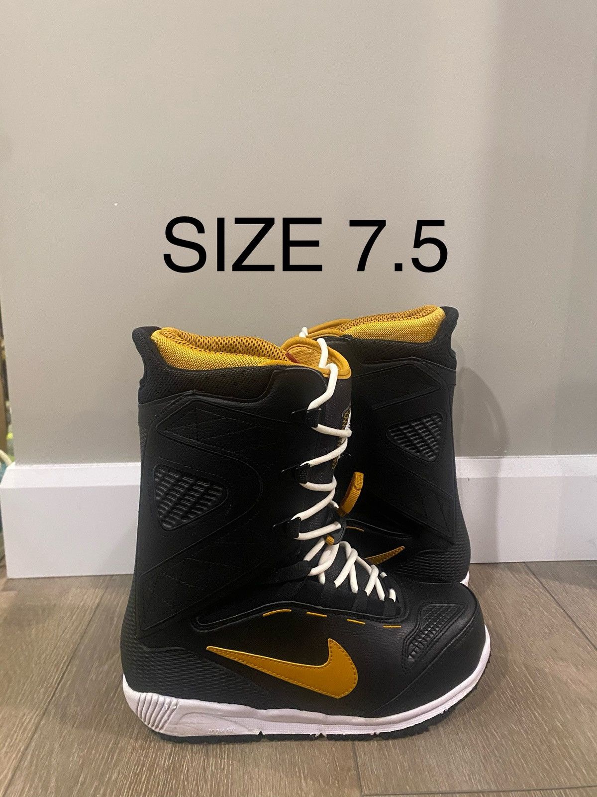 Men Nike shops Black Boots 7.5