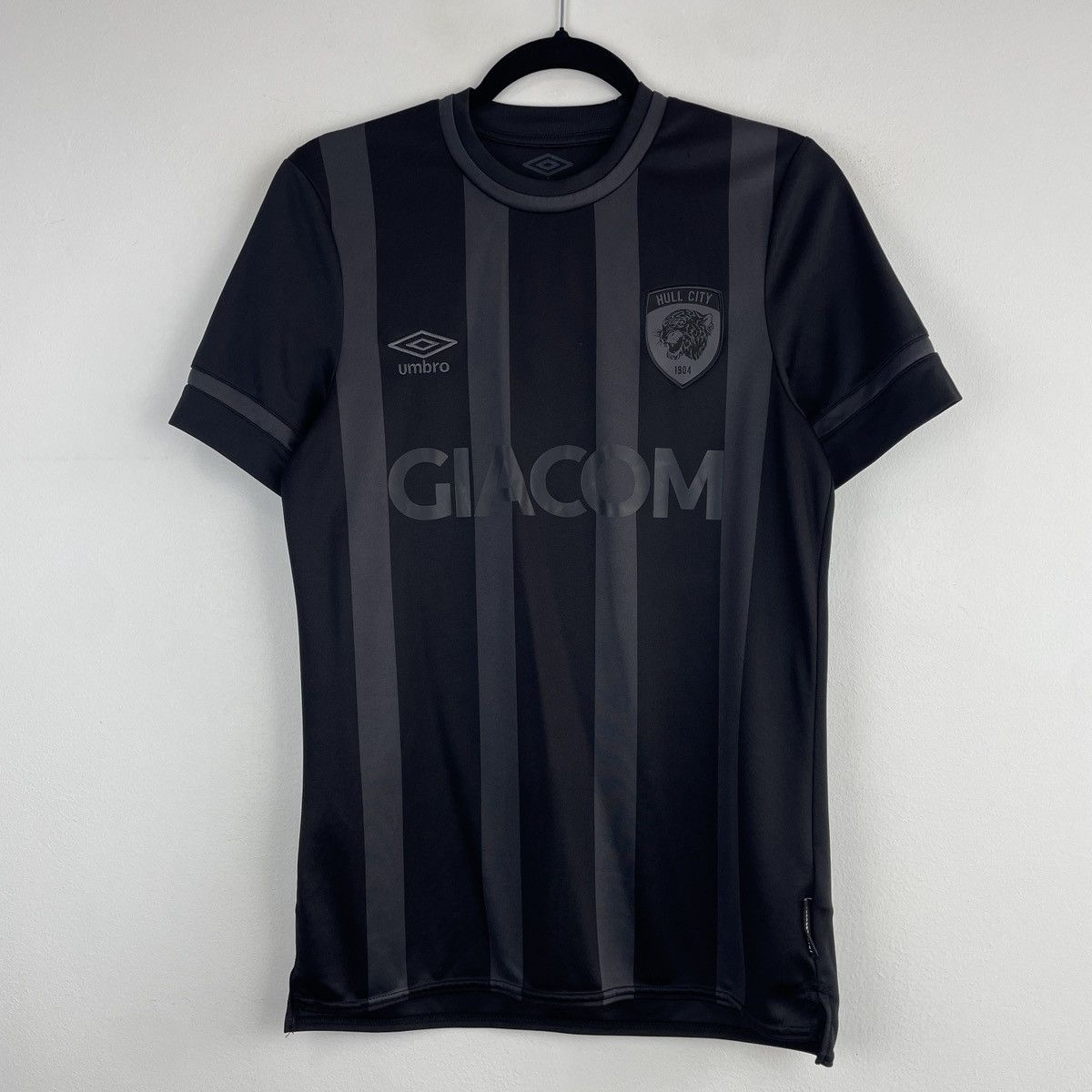 Umbro Hull City Away Umbro Men’s Jersey Shirt 2021/2022 Size US S / EU 44-46 / 1 - 1 Thumbnail