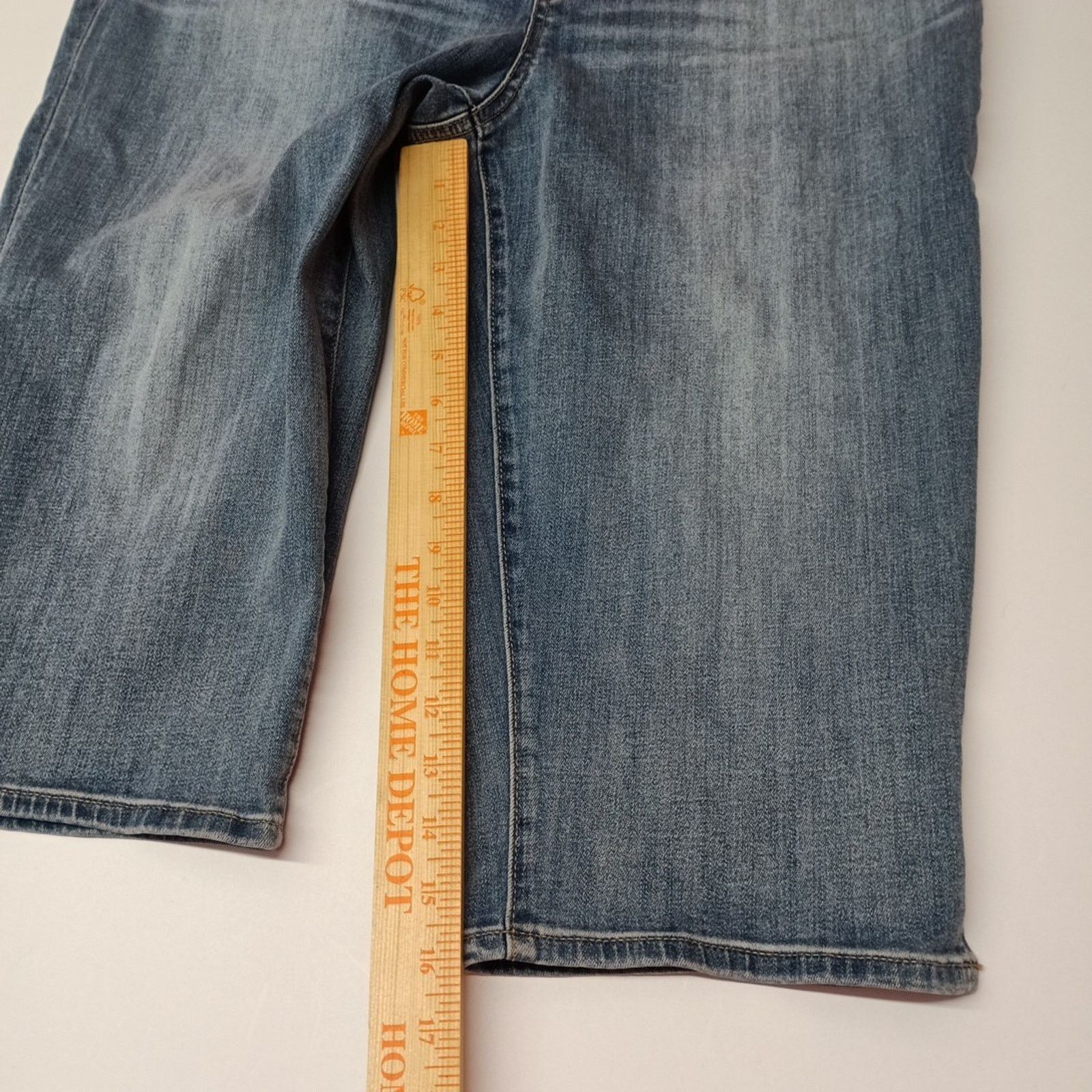 Chicos Chicos Pull On Denim Capris Women's Size 14 Blue Crop Basic Size 36" / US 14 / IT 50 - 2 Thumbnail