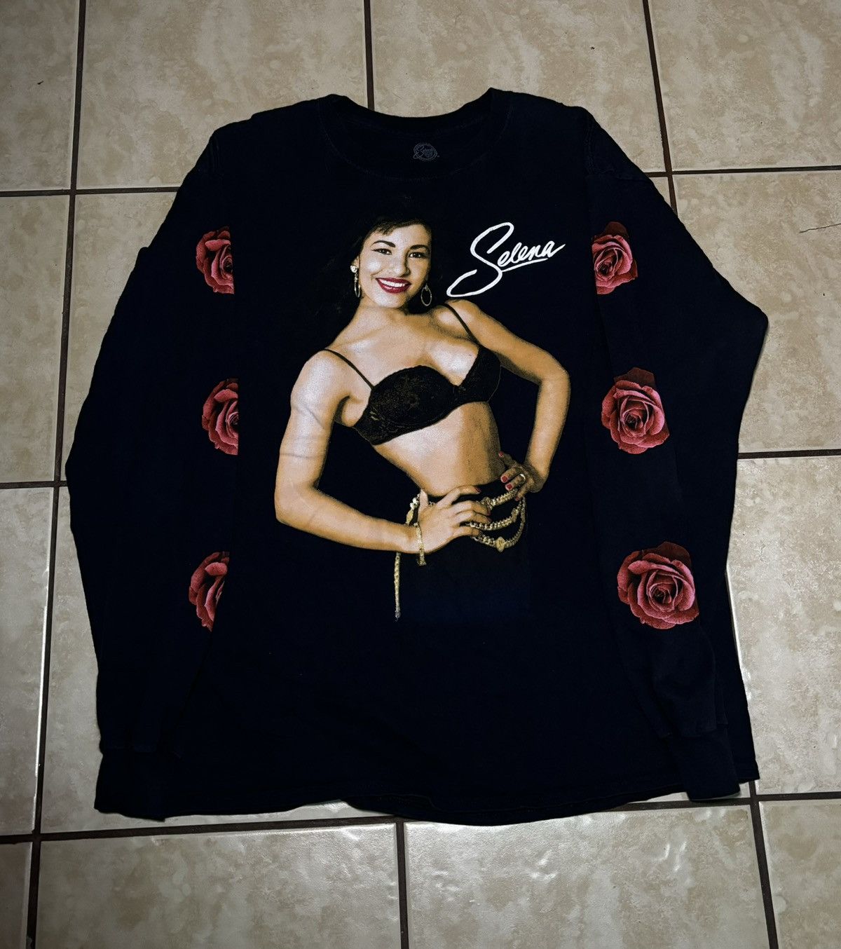 Other Selena long sleeve shirt, black with red roses Size US L / EU 52-54 / 3 - 1 Preview