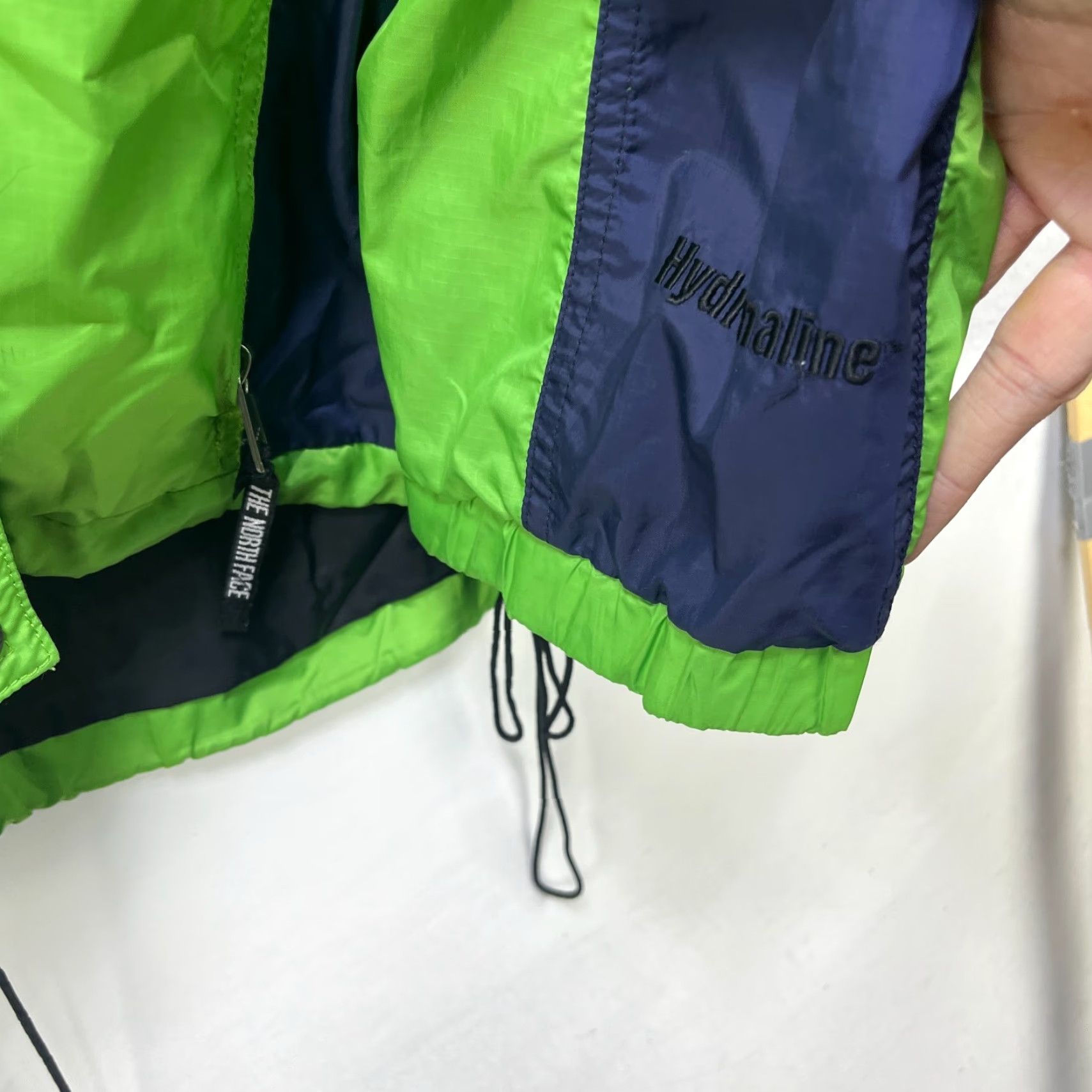 The North Face VINTAGE The North Face Mountain Shell Jacket Women M Green Camouflage 90s Rain Coat Pockets All Seasons Size M / US 6-8 / IT 42-44 - 6 Thumbnail