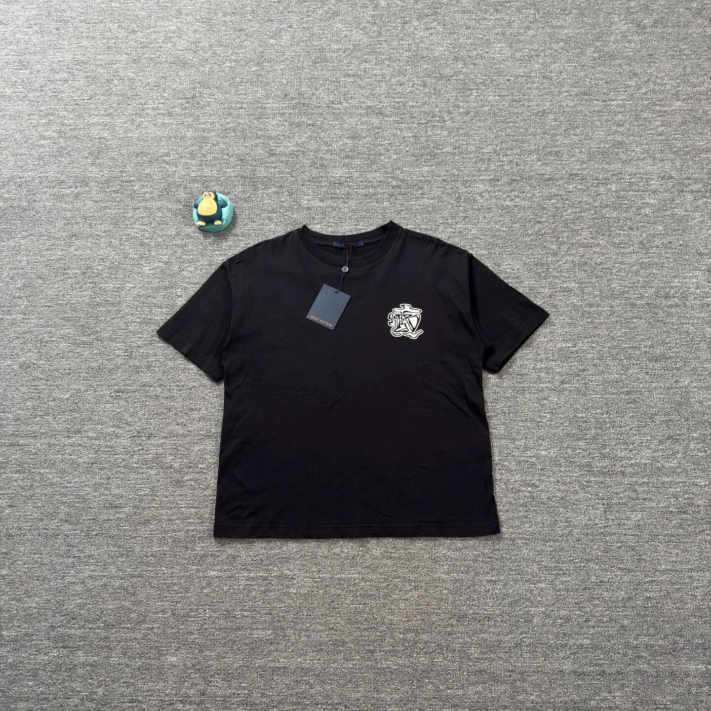 Louis Vuitton LV Black Smoke Short Sleeve Tee - dmc Size US M / EU 48-50 / 2 - 1 Thumbnail