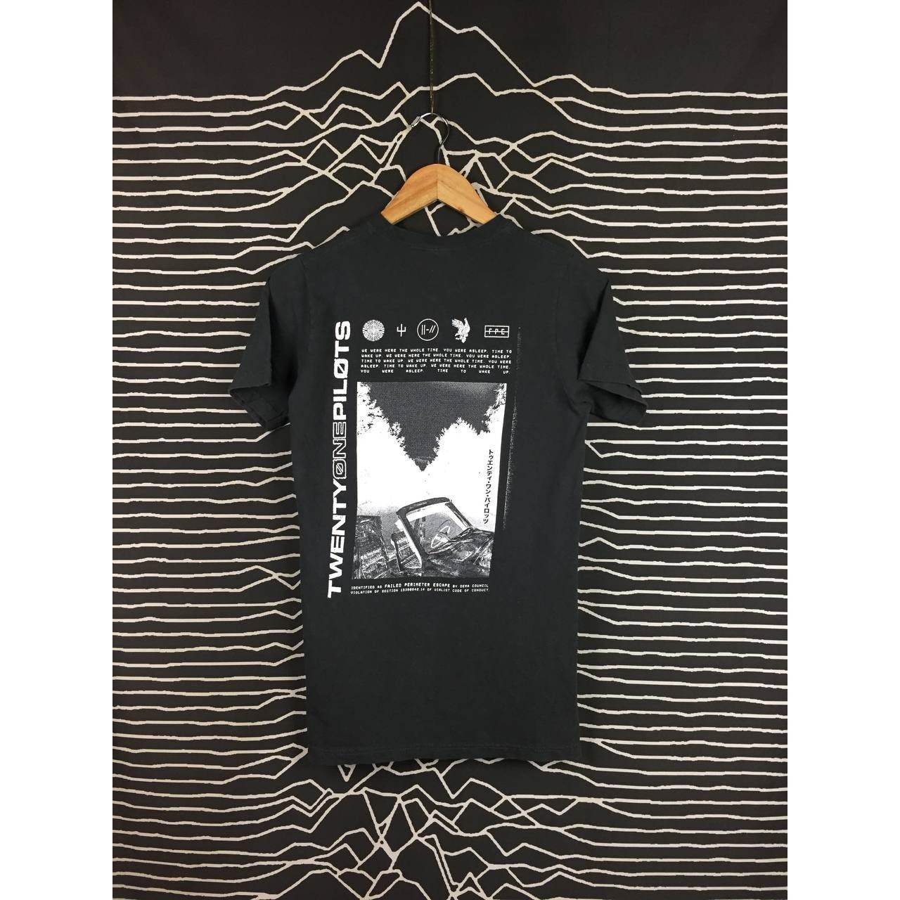 Band Tees × Vintage Vtg Y2K Twenty One Pilots Rock Band Dead Car Tee Size US S / EU 44-46 / 1 - 2 Thumbnail