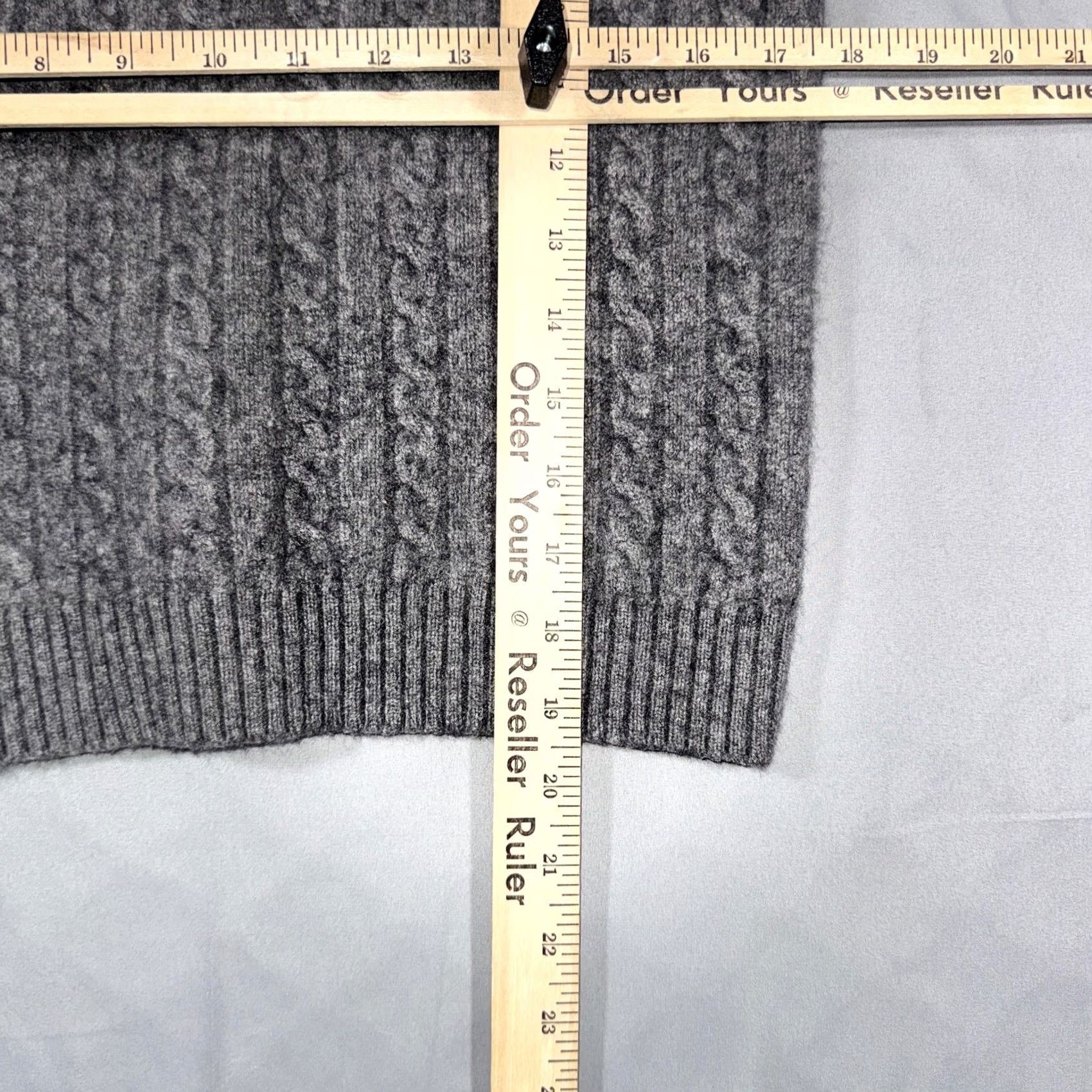 Ralph Lauren VINTAGE? (No) Actually not vintage. Lauren Ralph Lauren Sweater Womens Small Gray 100% Cashmere V Neck Cable Size S / US 4 / IT 40 - 7 Thumbnail