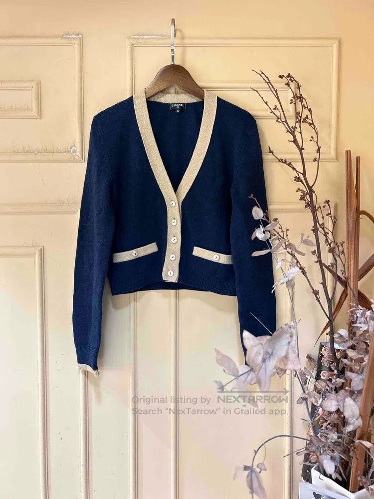Chanel Chanel Blue and gold buckled v-neck cardigan coat Size XS / US 0-2 / IT 36-38 - 1 Thumbnail
