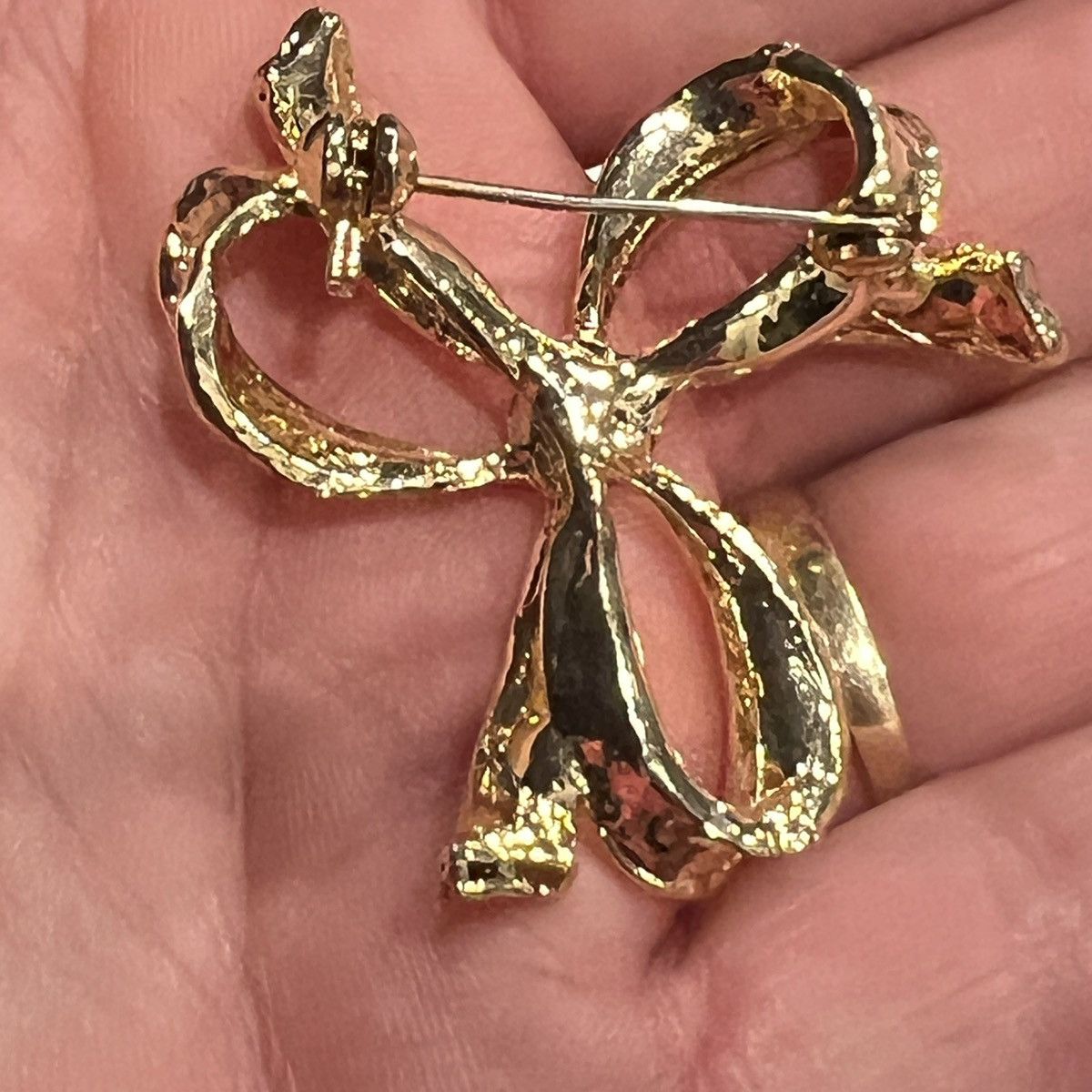 The Unbranded Brand Gold Tone Bow Shaped Rhinestone Brooch Pin Size ONE SIZE - 4 Thumbnail