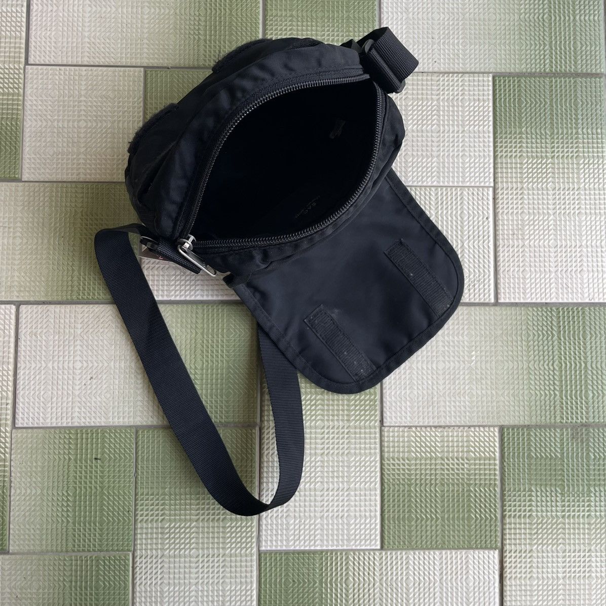 Japanese Brand × Yohji Yamamoto SAC COMPANY LIMITED BLACK SLING BAG Size ONE SIZE - 8 Thumbnail