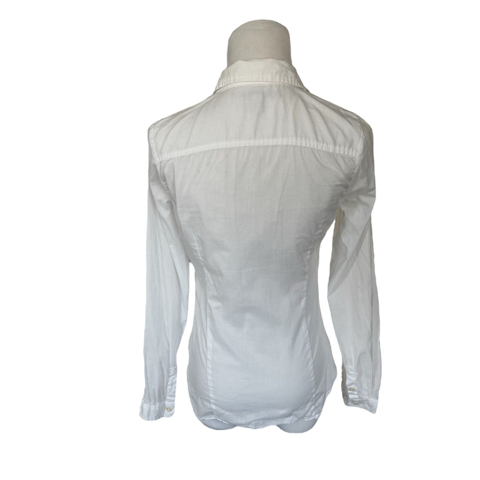 Old Navy Old Navy White Tuxedo Ruffle Long Sleeve Button Down Blouse Size XS / US 0-2 / IT 36-38 - 4 Thumbnail