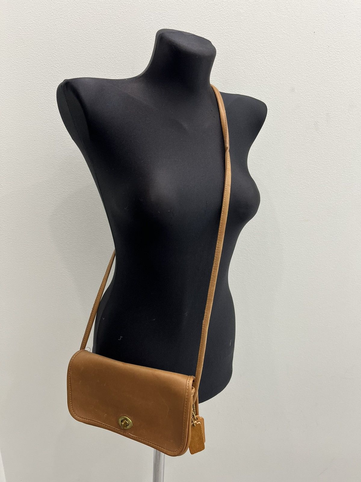 Coach Vintage Coach Leather Turnlock Convertible Shoulder Bag Size ONE SIZE - 1 Thumbnail