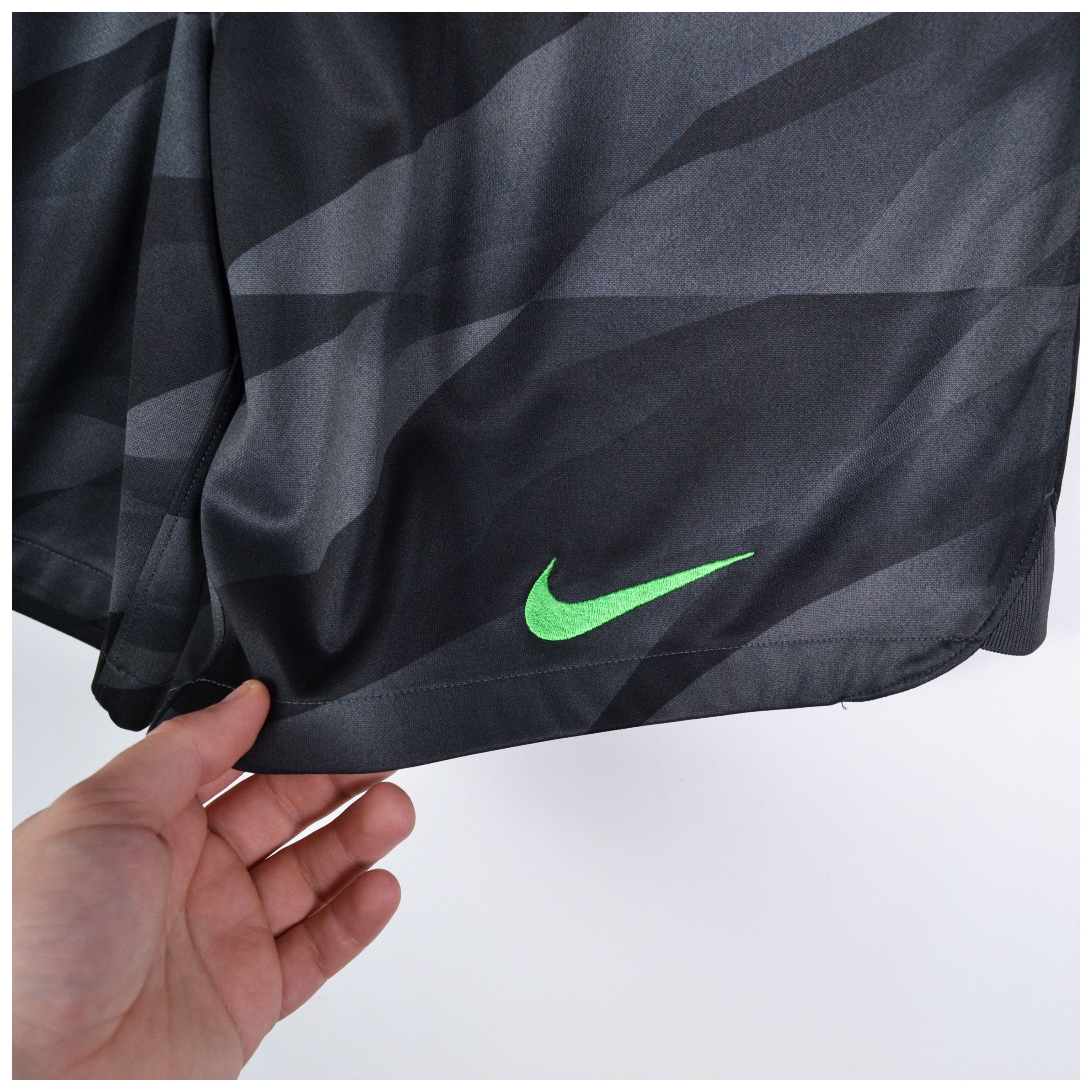 Nike Nike Liverpool Goalkeeper Shorts 2023/24 Size M Size US 31 - 4 Thumbnail