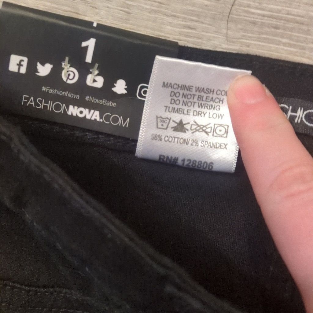 Fashion Nova Fashion nova black distressed blanched jeans size 1 (25) Size 25" / US 0 / IT 36 - 4 Thumbnail