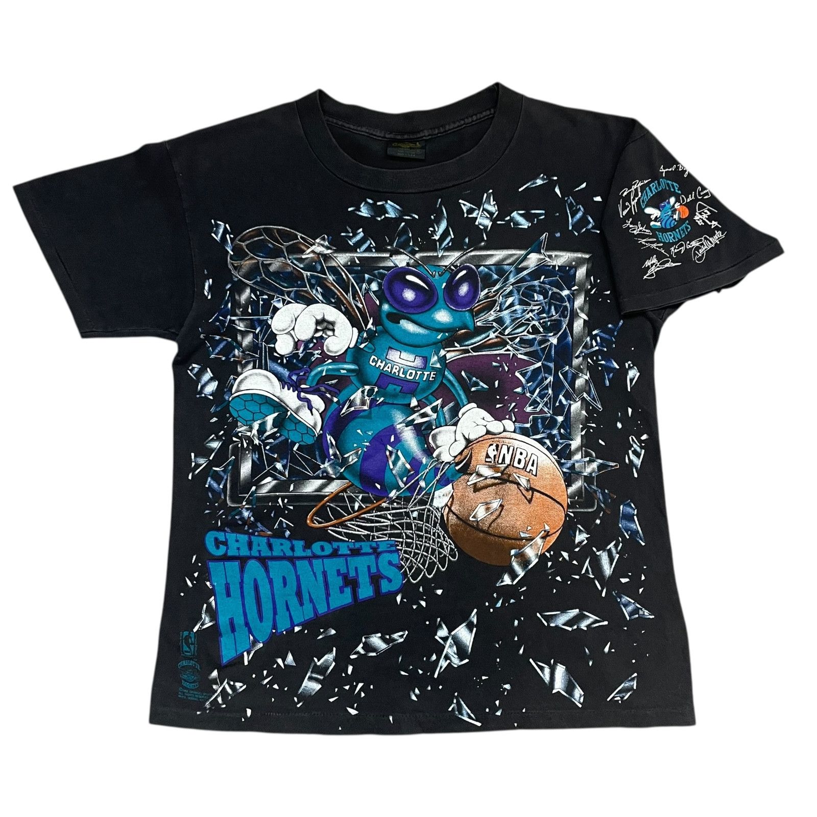 NBA VTG 90s NBA CHARLOTTE HORNETS SHATTERED AOP 1992 T-SHIRT Size US M / EU 48-50 / 2 - 1 Thumbnail