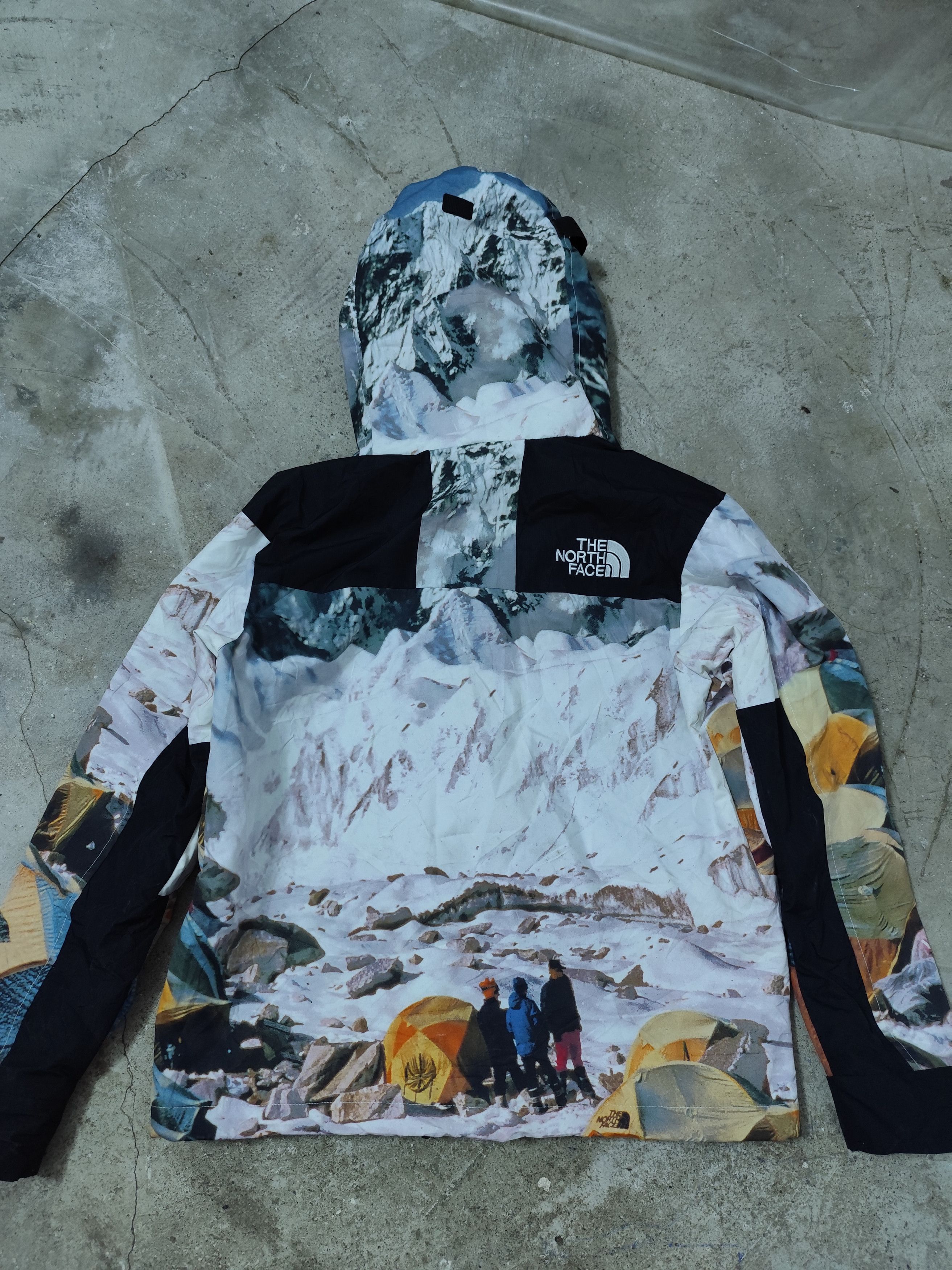 The North Face TNF x Invincible Expedition Series Mountain Jacket Size US S / EU 44-46 / 1 - 2 Thumbnail