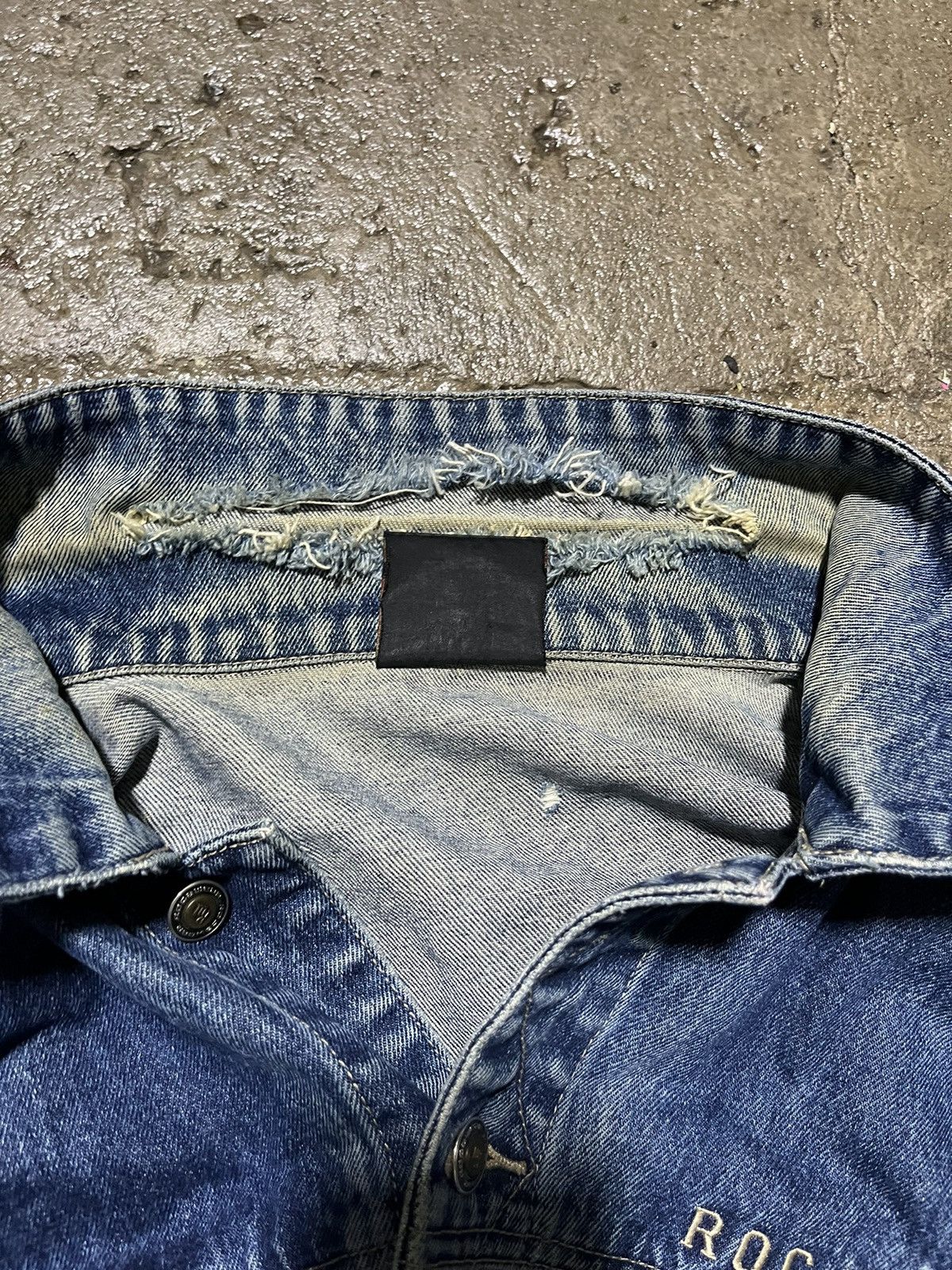 JNCO × Rocawear × Vintage Crazy Vintage Y2K Rocawear Hip-Hop Denim Trucker Jacket Size US XL / EU 56 / 4 - 10 Thumbnail
