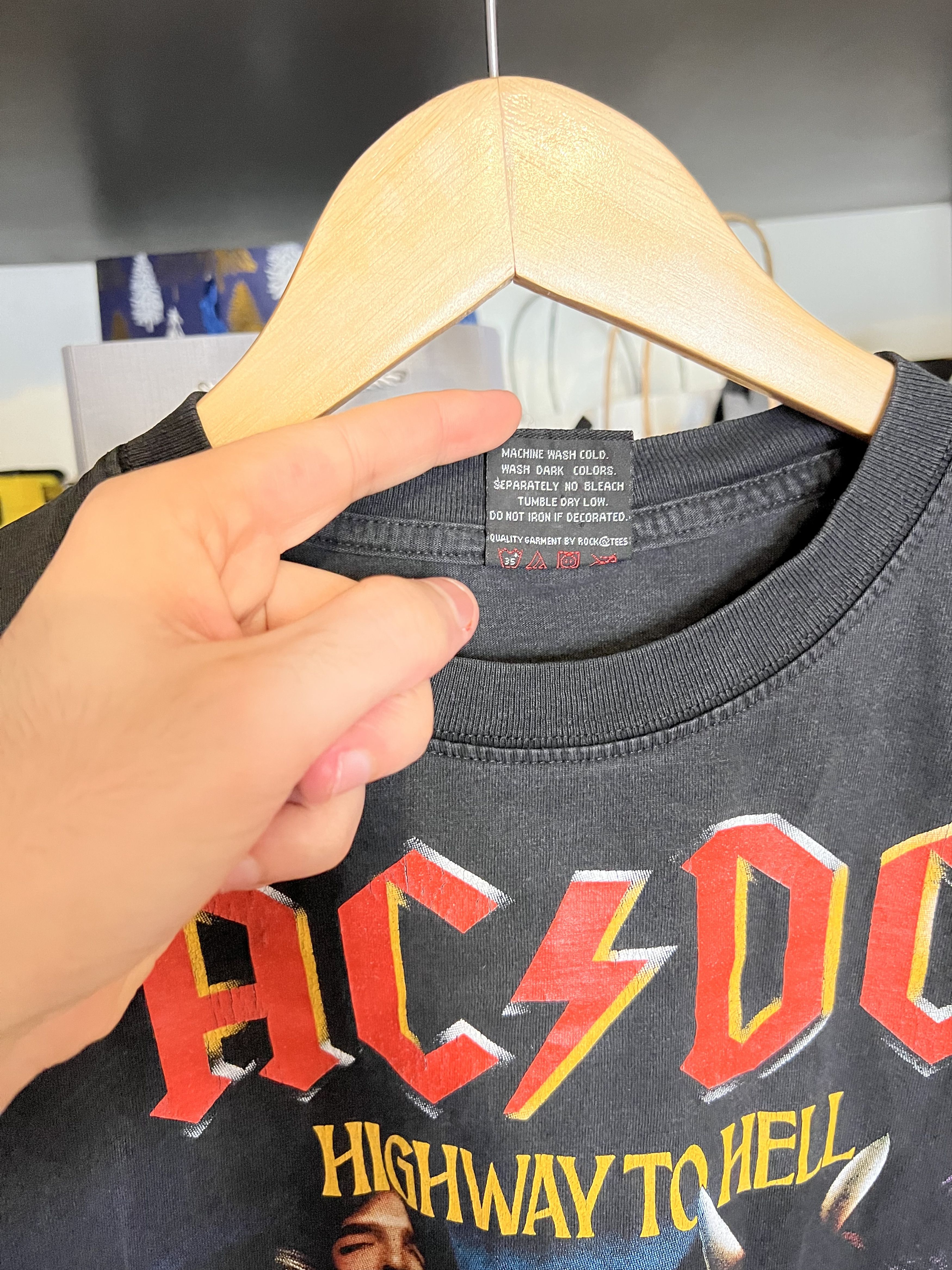 Band Tees Vintage AC/DC Back In Black Tour T-shirt Retro Metal 90s Y2K Size US S / EU 44-46 / 1 - 4 Thumbnail