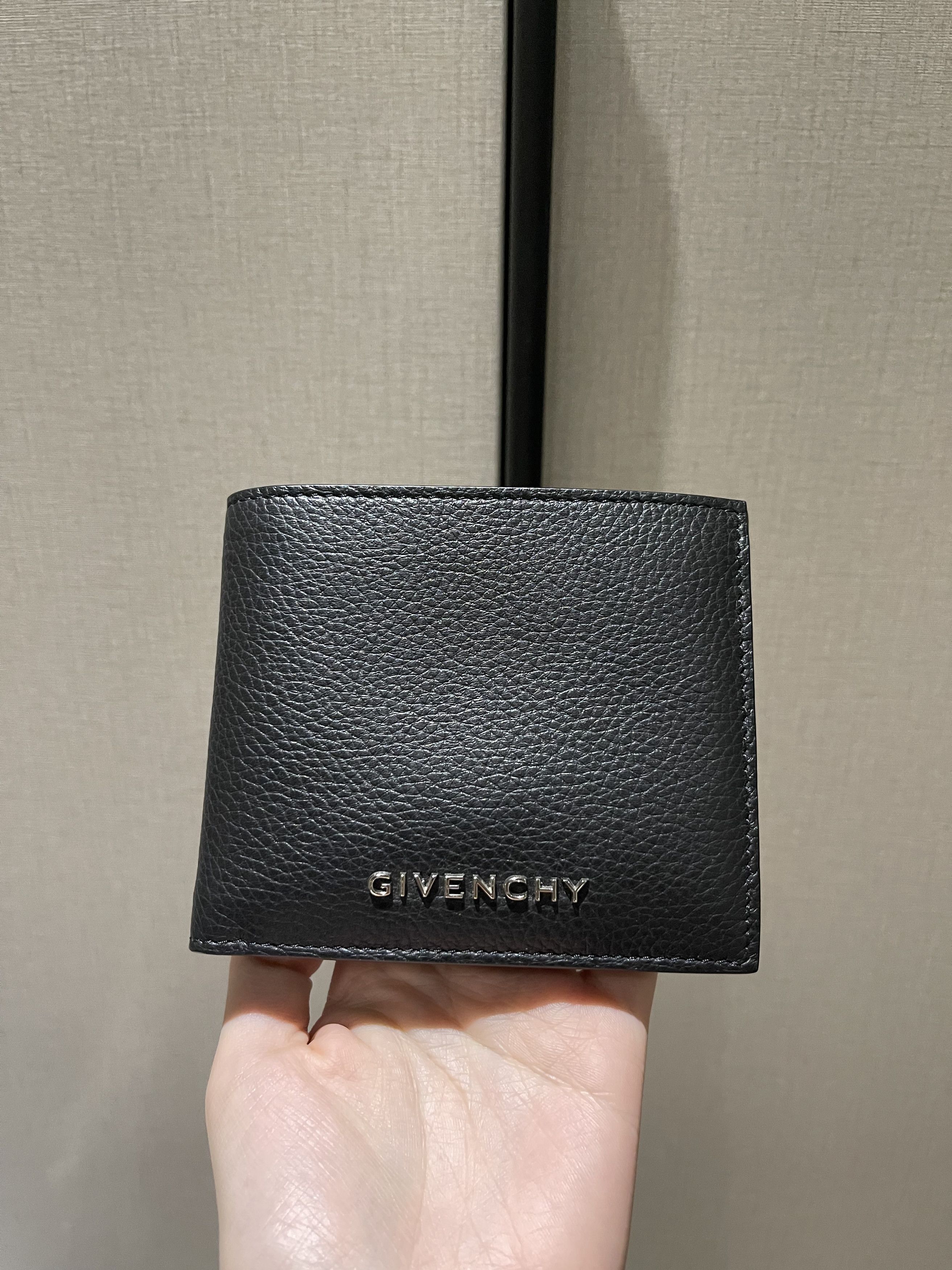 Givenchy Givenchy Logo Detailed Bifold Wallet 'Black' Size ONE SIZE - 1 Thumbnail