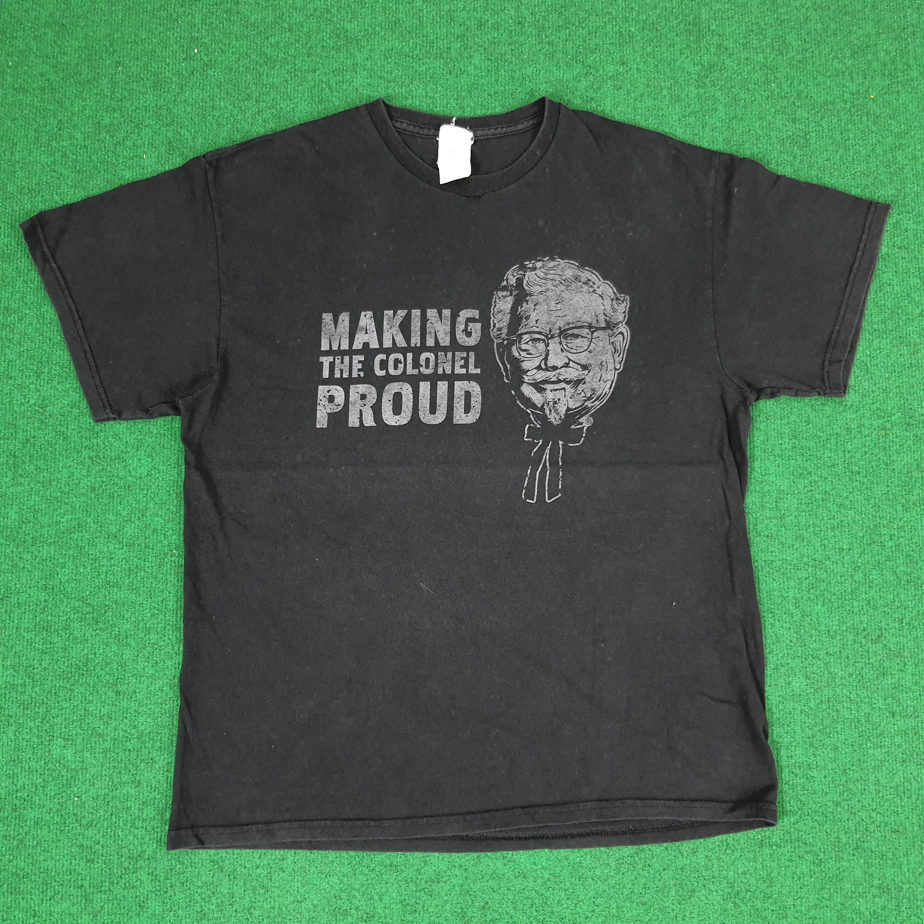 Vintage Vintage Fast Food Kentucky Fried Chicken KFC Tshirt Size US L / EU 52-54 / 3 - 1 Thumbnail