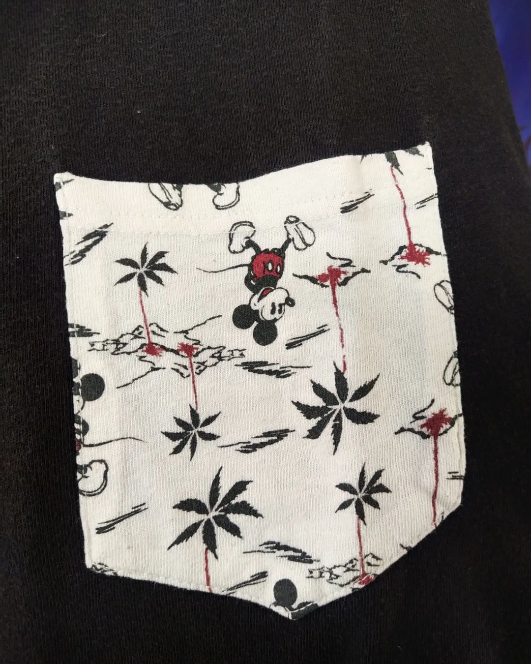 Disney × Junk Food Disney's Mickey Mouse x Junk Food Pocket Cartoon Tees Size US XL / EU 56 / 4 - 2 Thumbnail