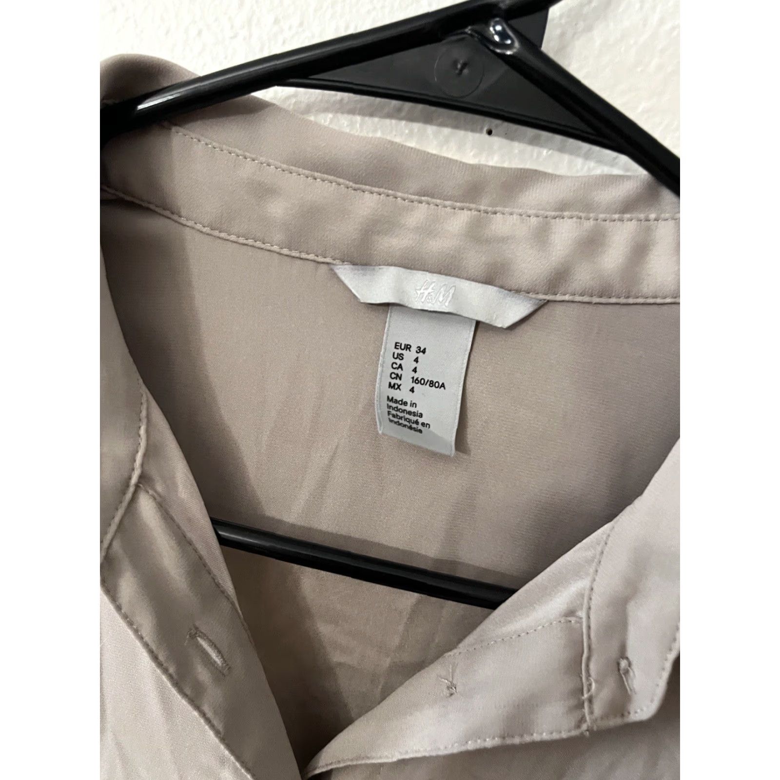 H&M H&M Shirt Women Beige Button-Up 3/4 Sleeve Size 4 Womens Size S / US 4 / IT 40 - 3 Thumbnail