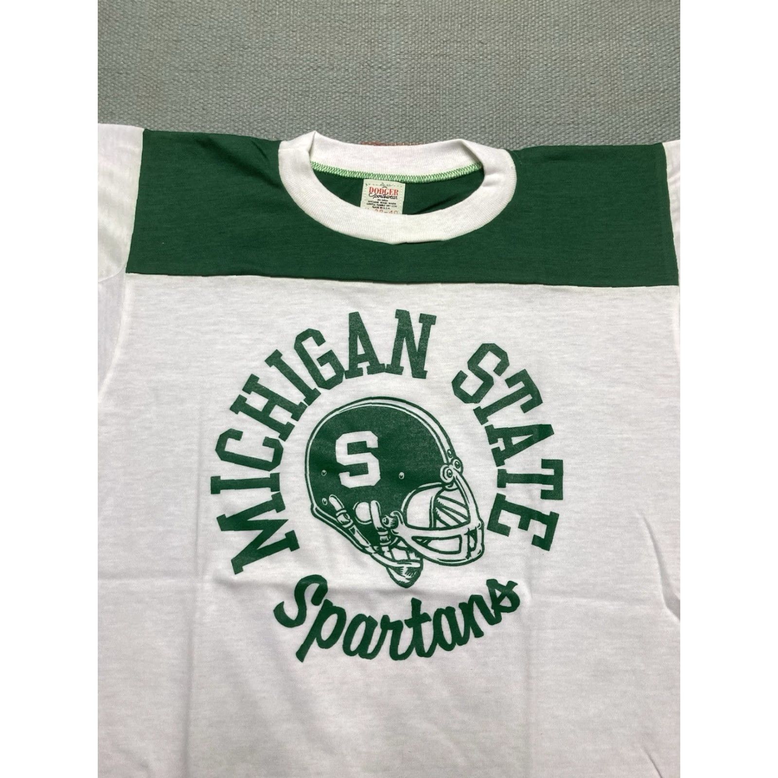 Vintage VINTAGE MSU Football Graphic T Shirt Michigan State University NOS Medium Shirt Adults Mens Size US M / EU 48-50 / 2 - 4 Thumbnail