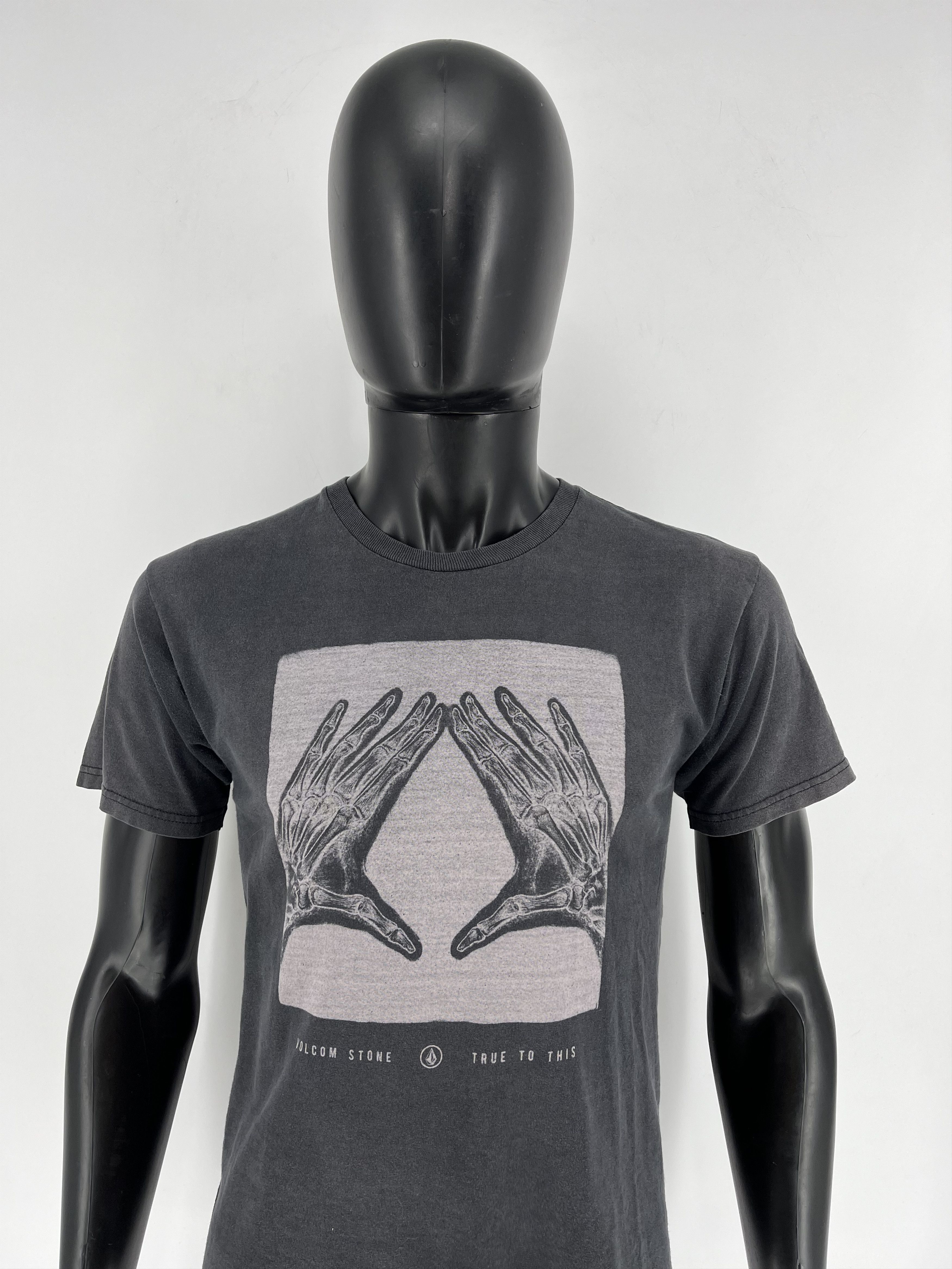 Vintage × Volcom Vintage Y2K Volcom Stone Skateboard Pin Logo Design Tshirt Size US S / EU 44-46 / 1 - 1 Thumbnail