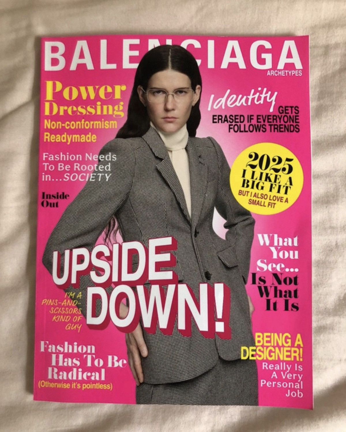Balenciaga Balenciaga Demna Magazine Size ONE SIZE - 1 Thumbnail