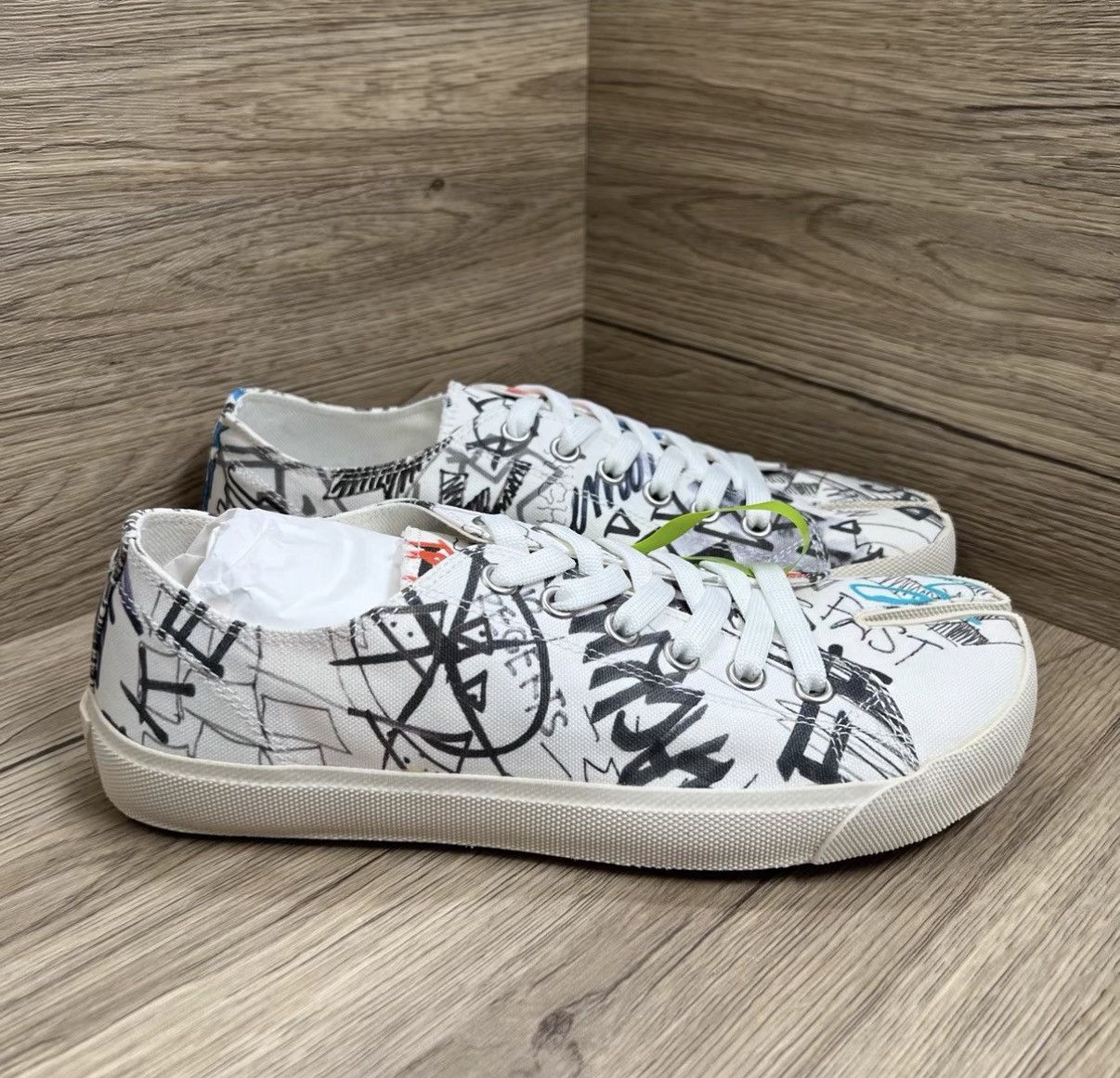Maison Margiela Maison Margiela Tabi White Graffiti Split-Toe Shoes J41 Size US 8 / EU 41 - 4 Thumbnail