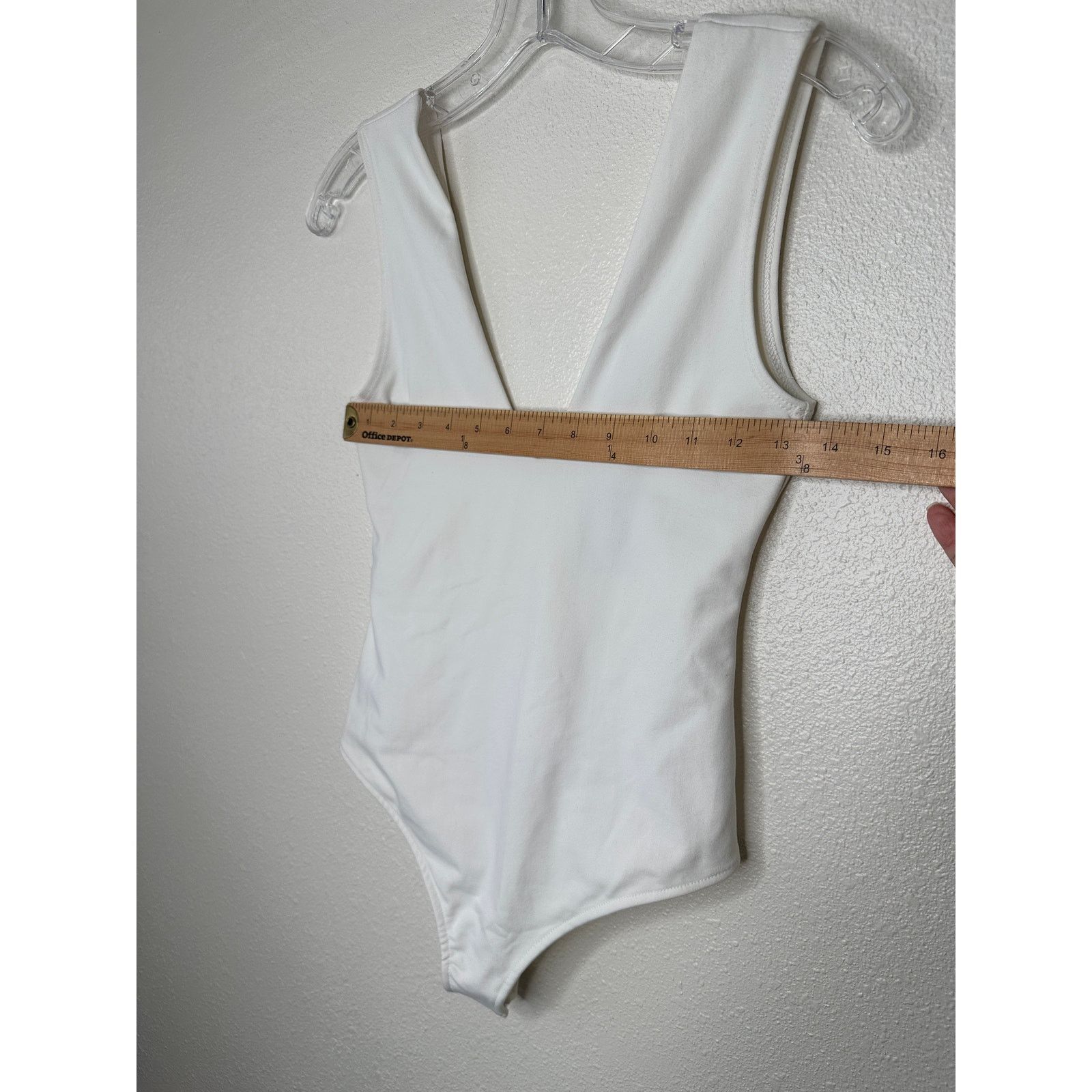 Free People NWT Free People White Deep V-Neck Sleeveless Bodysuit XS Size XS / US 0-2 / IT 36-38 - 9 Thumbnail