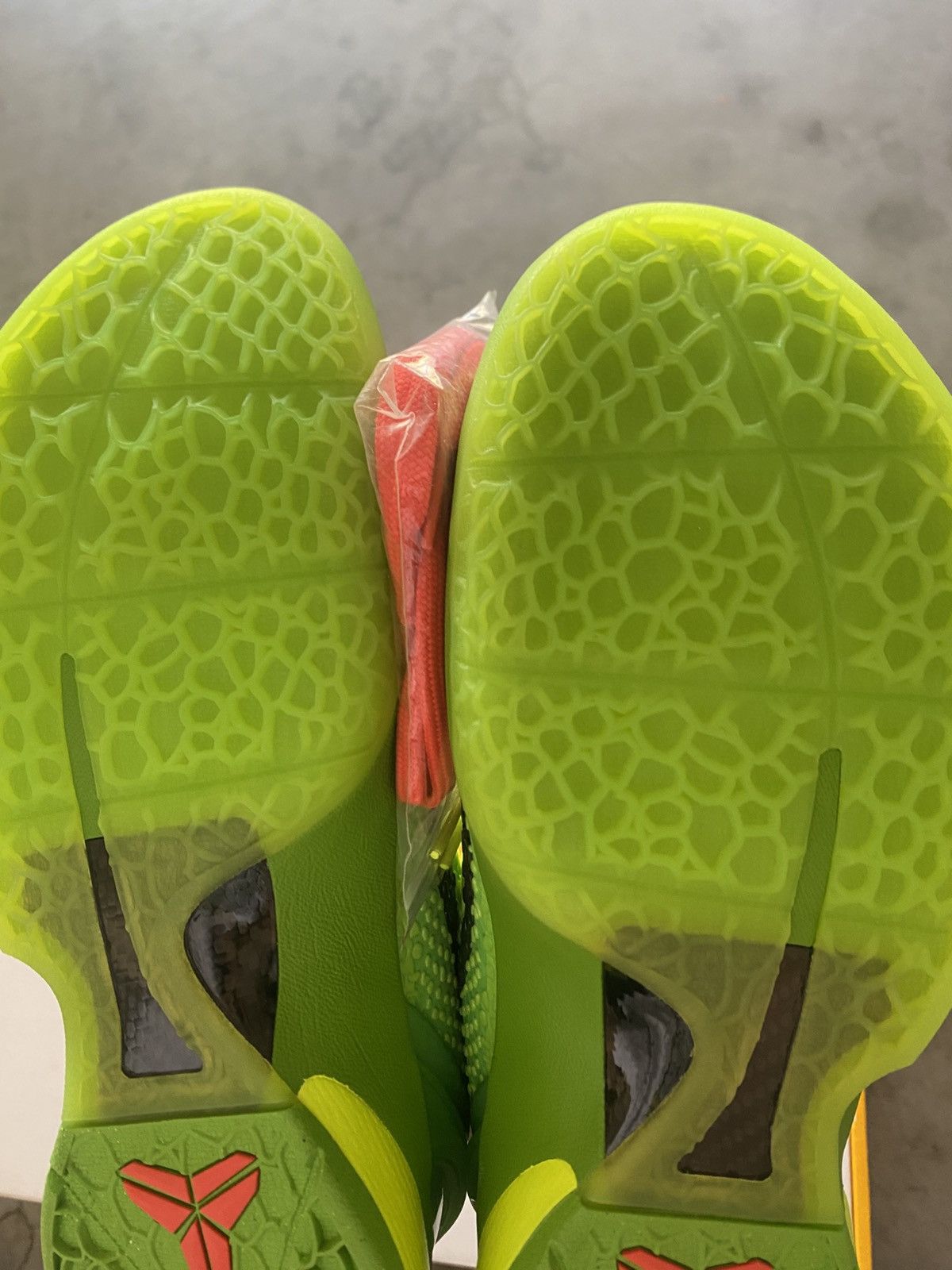 Nike Nike Kobe 6 Grinch Brand New No Box Size US 9.5 / EU 42-43 - 8 Thumbnail