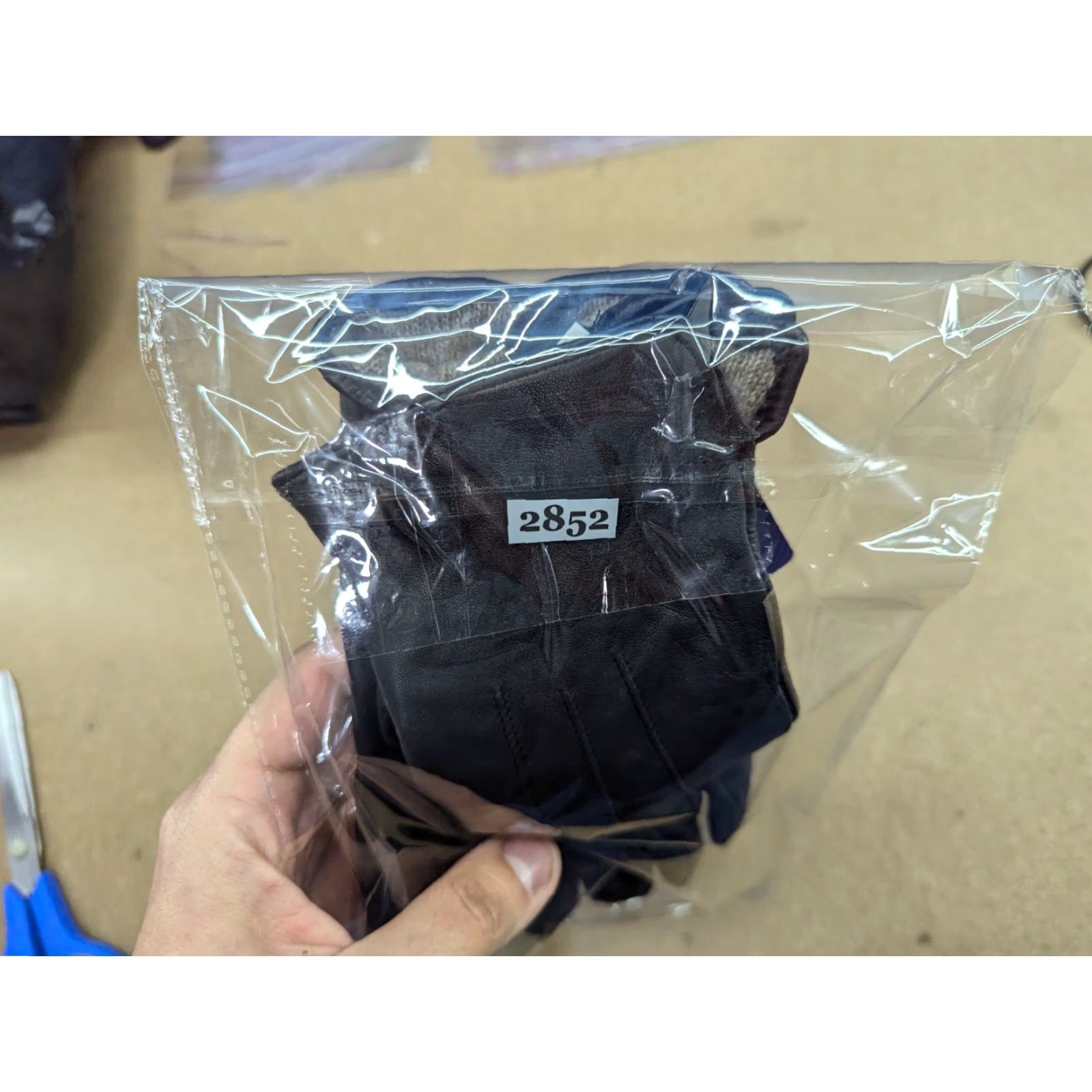 Vintage Genuine Leather Womens Gloves Size M Black Winter Lined Wool Blend Leather Glove Womens Gloves Mens? Size ONE SIZE - 8 Thumbnail