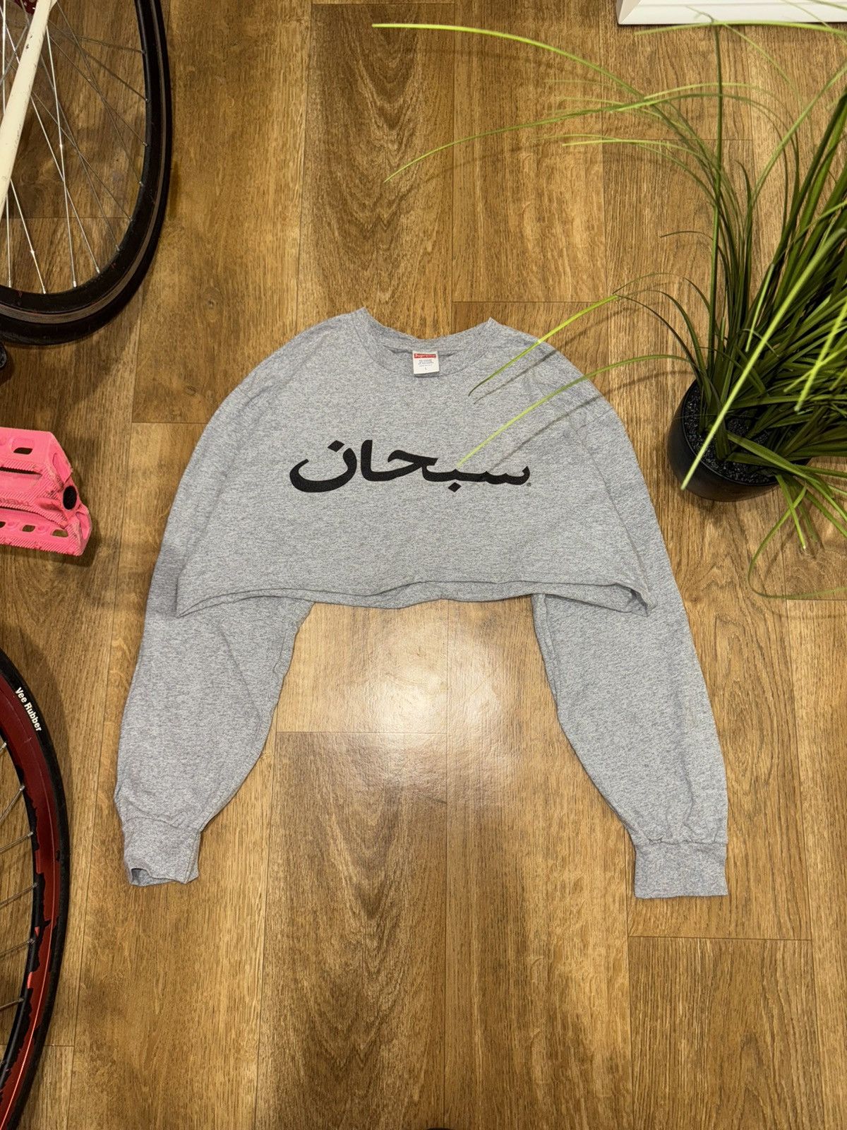 Supreme SUPREME WMNS ARABIC LOGO CROPPED LONG SLEEVE Size US L / EU 52-54 / 3 - 2 Thumbnail