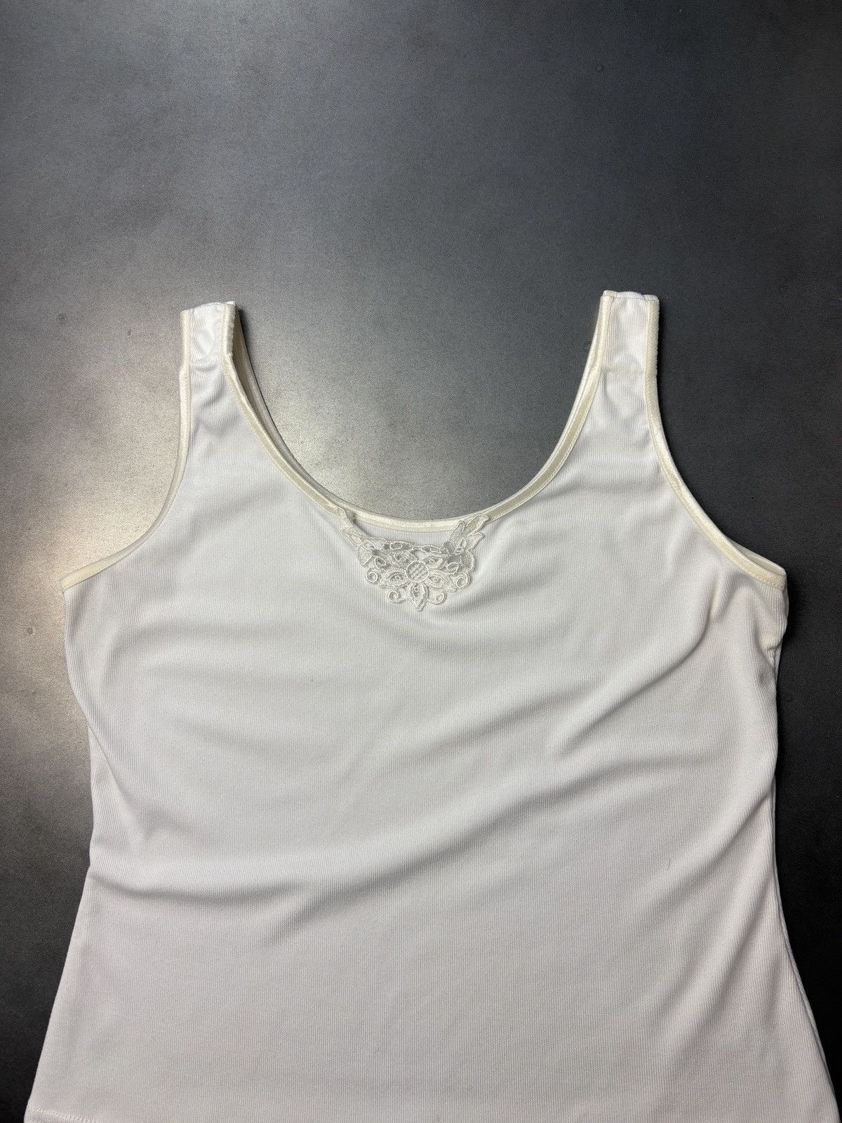 Vintage Y2K Vintage Tank Top Lace Trim Sleeveless Vest Shirt 2000s Size S / US 4 / IT 40 - 2 Thumbnail