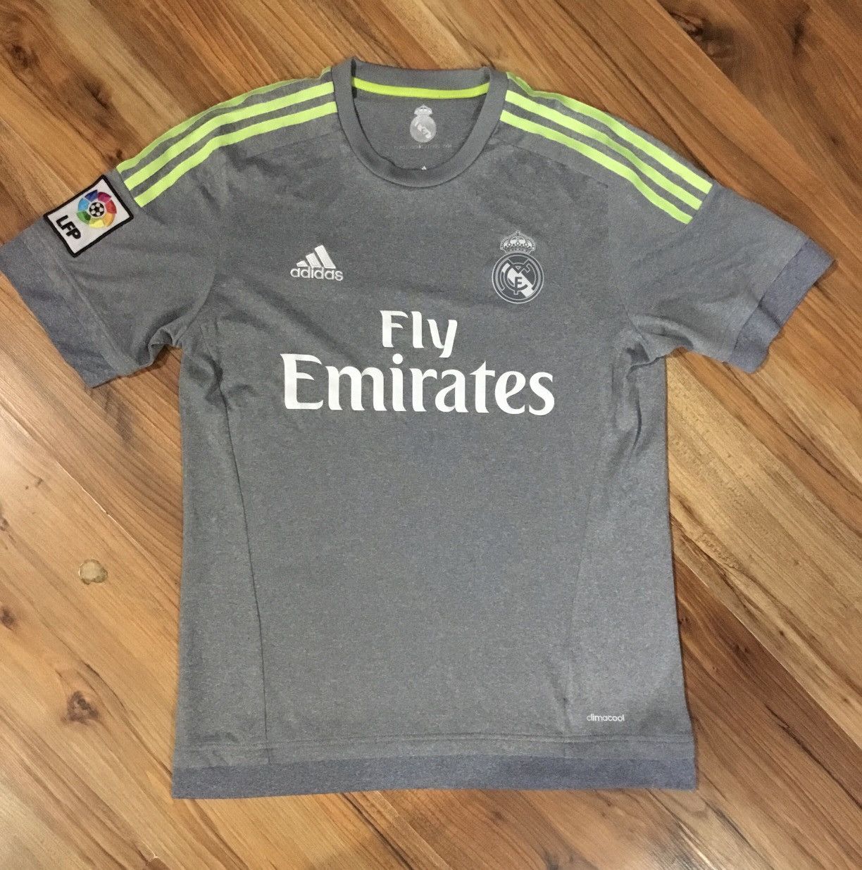 Adidas REAL MADRID 2015-16 THIRD SOCCER FOOTBALL JERSEY ADIDAS Sz M Size US M / EU 48-50 / 2 - 1 Thumbnail
