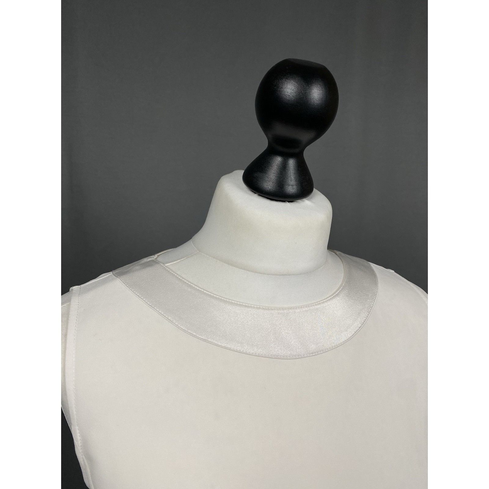Chanel Chanel Women's White Ivory Sleveless Vest Tunic Tank Size 3 Size XXS / US 00 / IT 34 - 6 Thumbnail