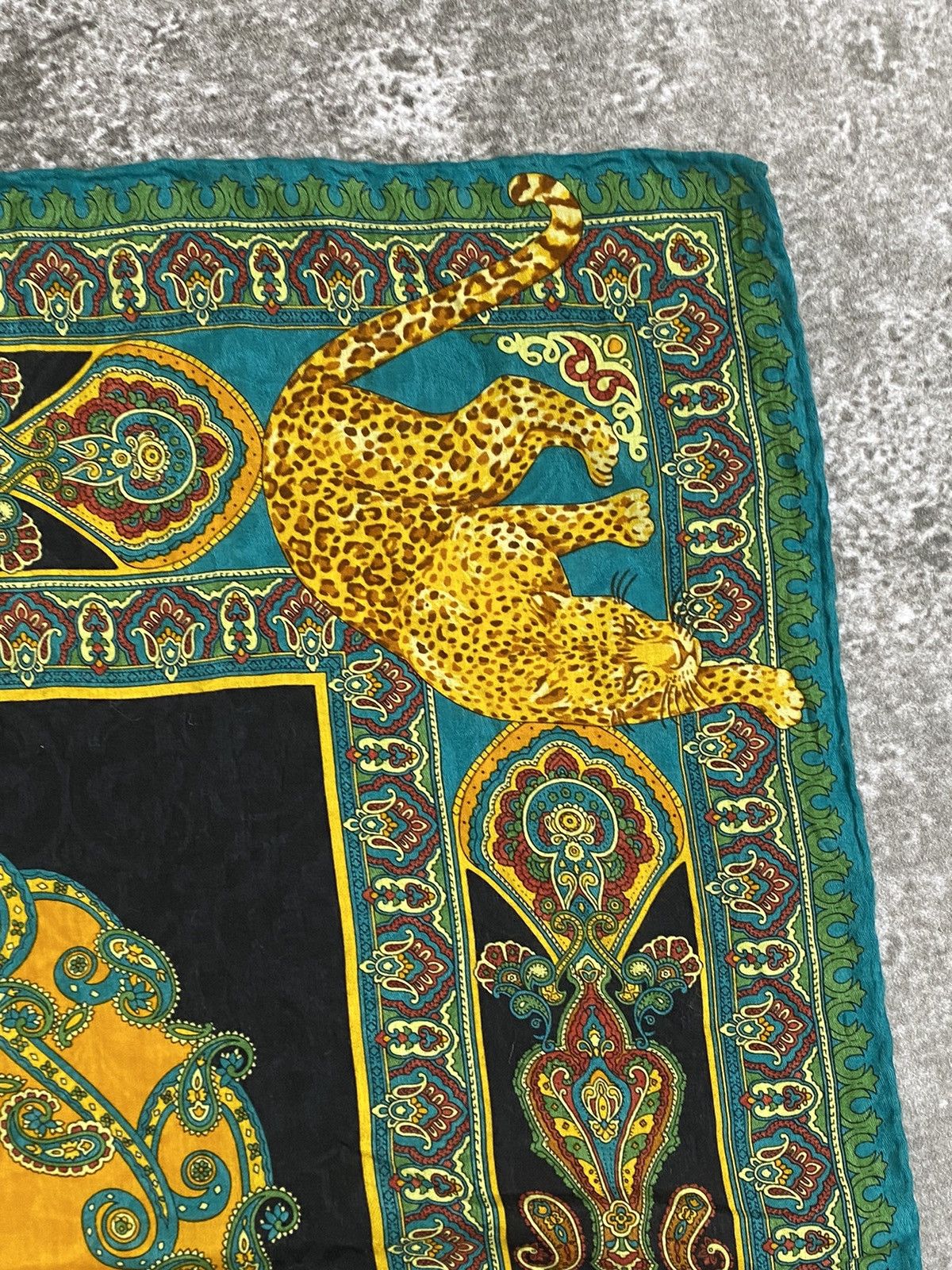 Versace Gianni Versace Handkerchief / Bandana / Neckerchief Size ONE SIZE - 6 Thumbnail