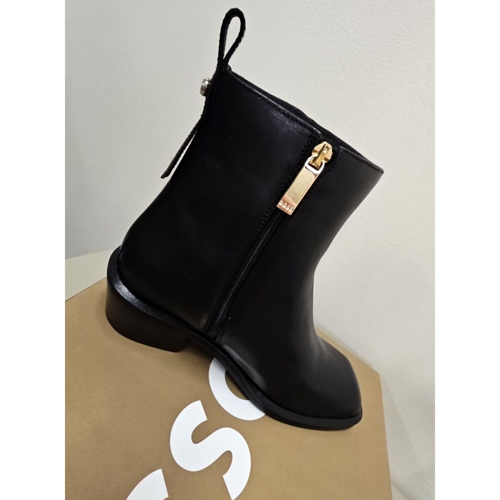 Hugo Boss VINTAGE? No. Size US 9 / IT 39 - 5 Thumbnail