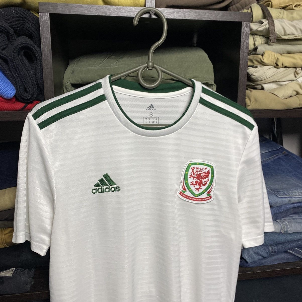 Adidas Mens Adidas Wales 2017 National soccer jersey size S Size US S / EU 44-46 / 1 - 2 Thumbnail