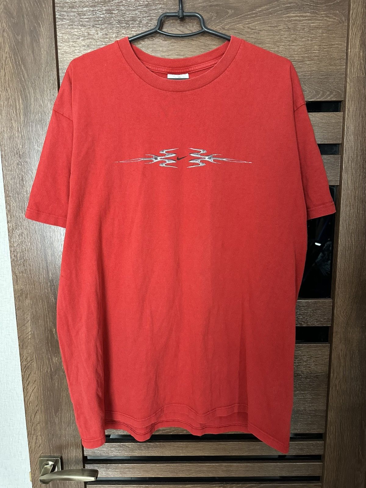 Nike Nike Vintage RARE Big Logo Y2K T-Shirt 90s Size US L / EU 52-54 / 3 - 1 Thumbnail