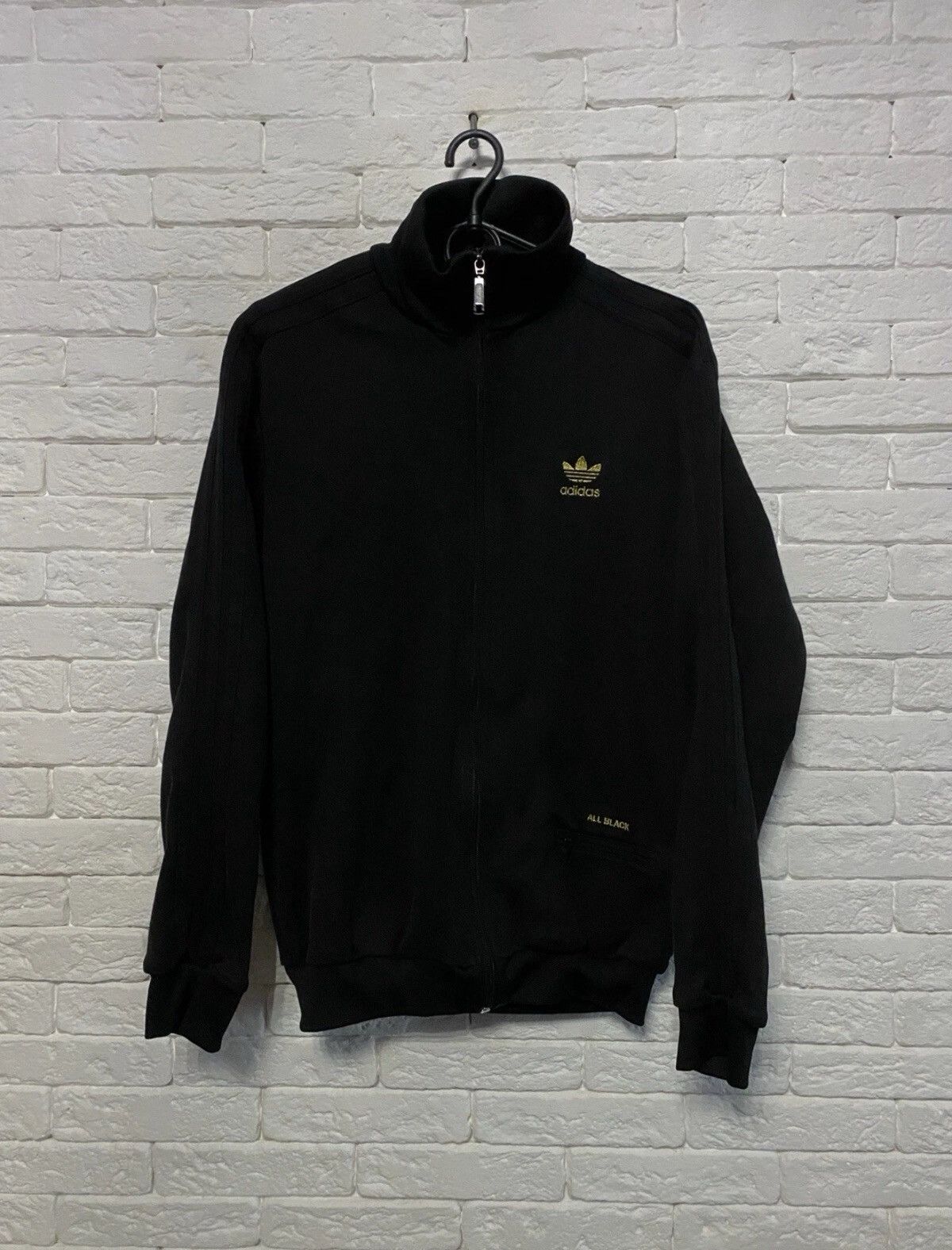 Adidas Vintage Adidas All Black Zip Sz M Size US M / EU 48-50 / 2 - 1 Thumbnail