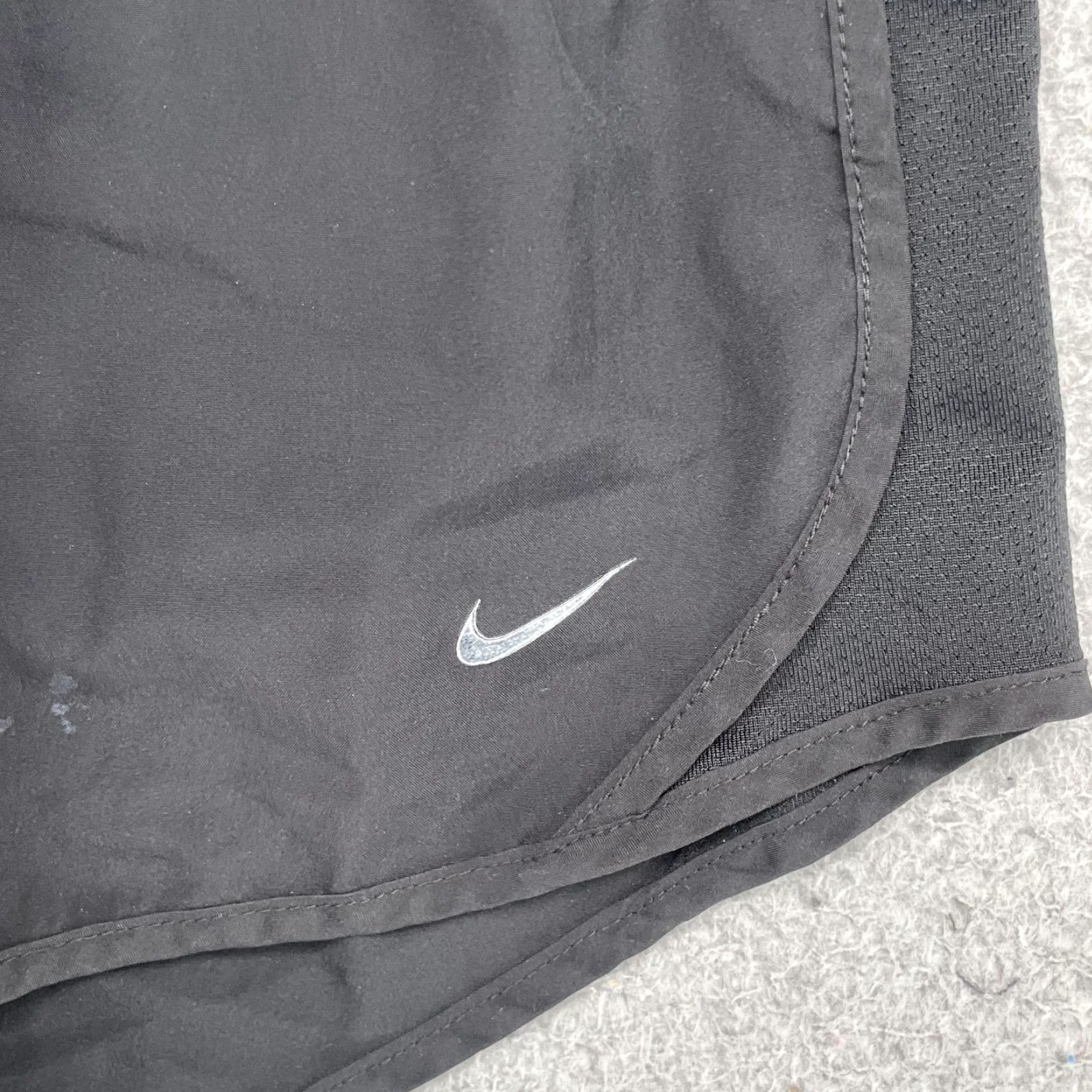 Nike VINTAGE Nike Athletic Short Women Small Black Lined Training Sportswear 90s Running Gym Size 28" / US 6 / IT 42 - 2 Thumbnail